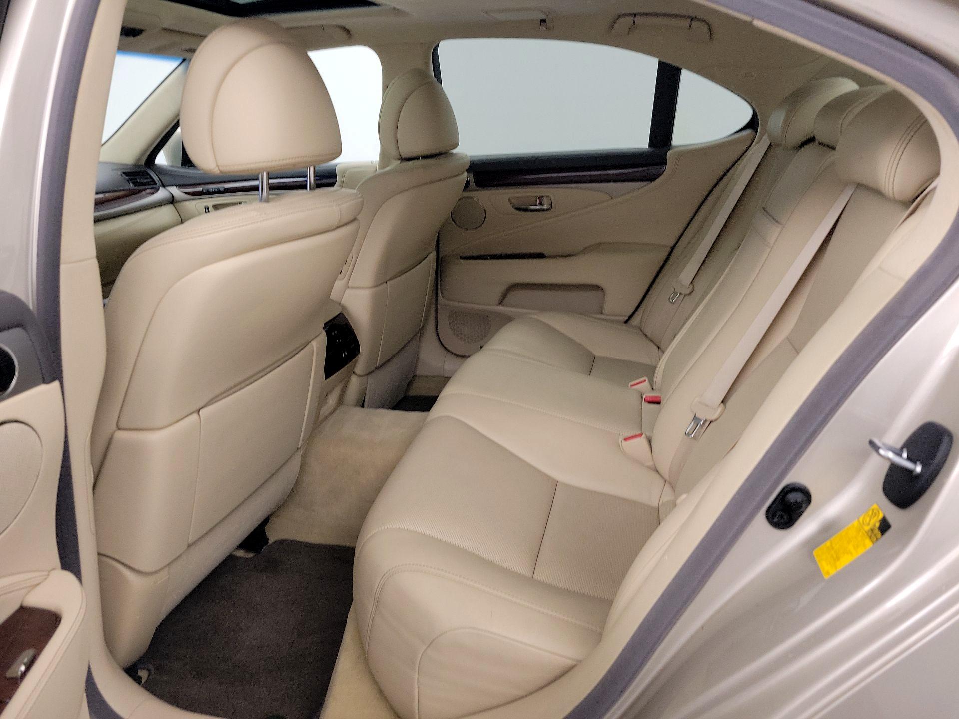 Thumbnail: 2014 Lexus LS - 20