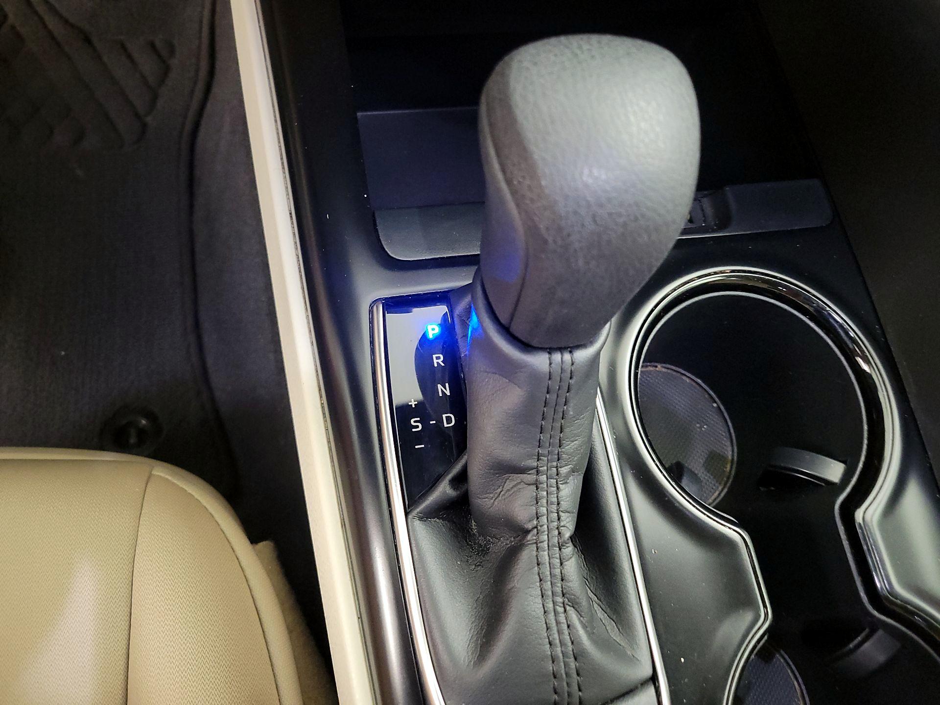 Thumbnail: 2019 Toyota Camry - 15