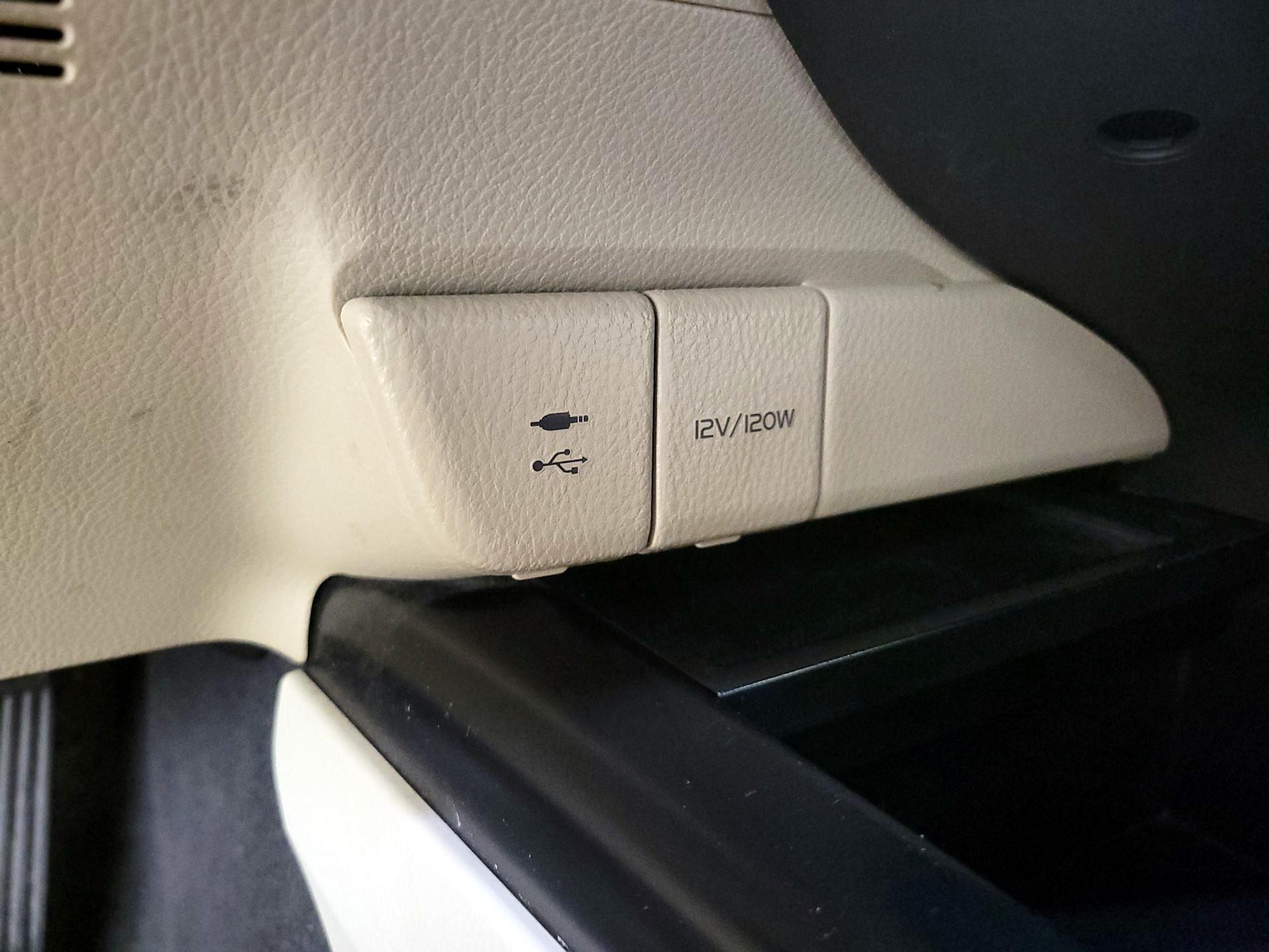 Thumbnail: 2019 Toyota Camry - 16