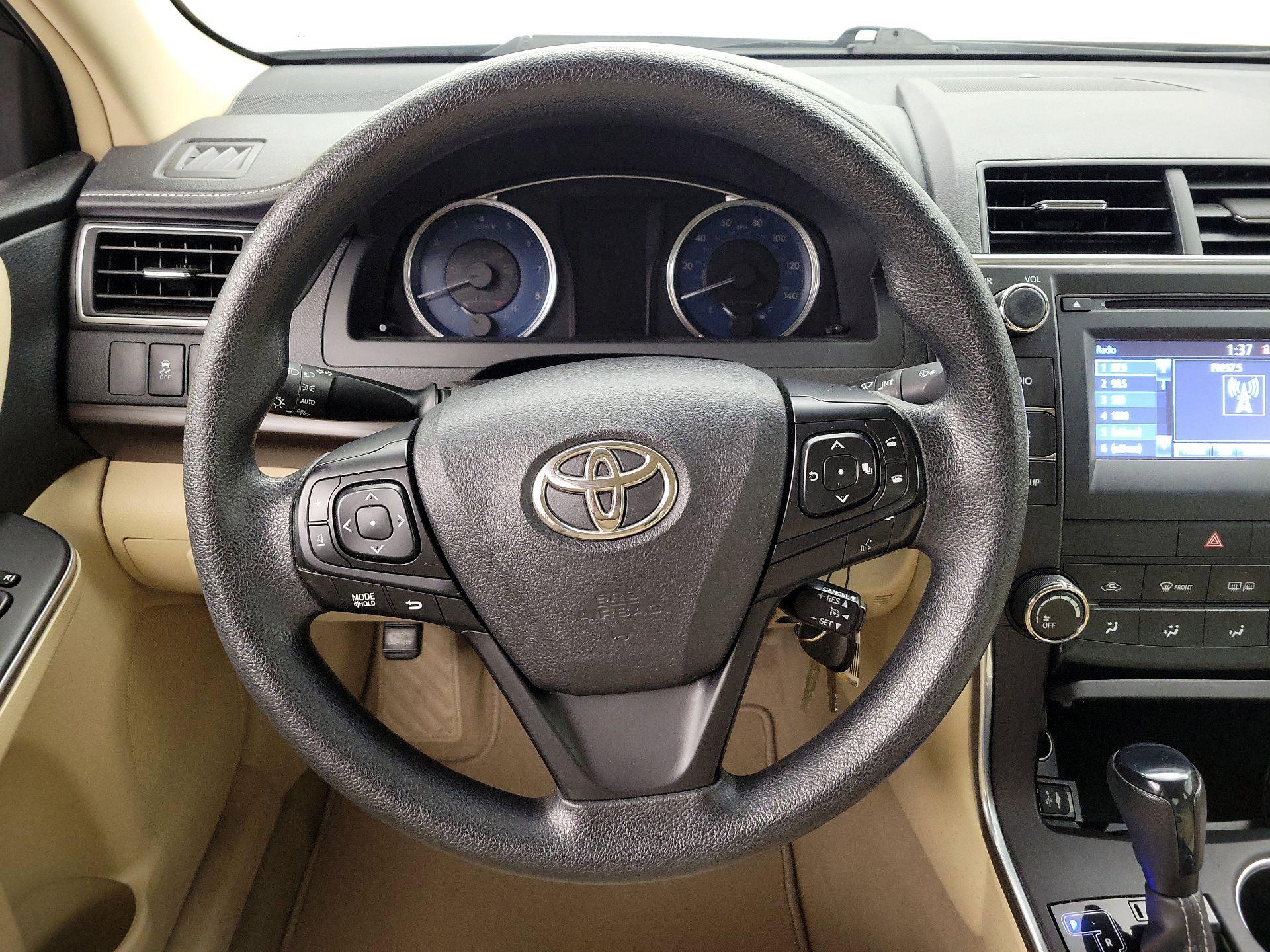 Thumbnail: 2016 Toyota Camry - 10