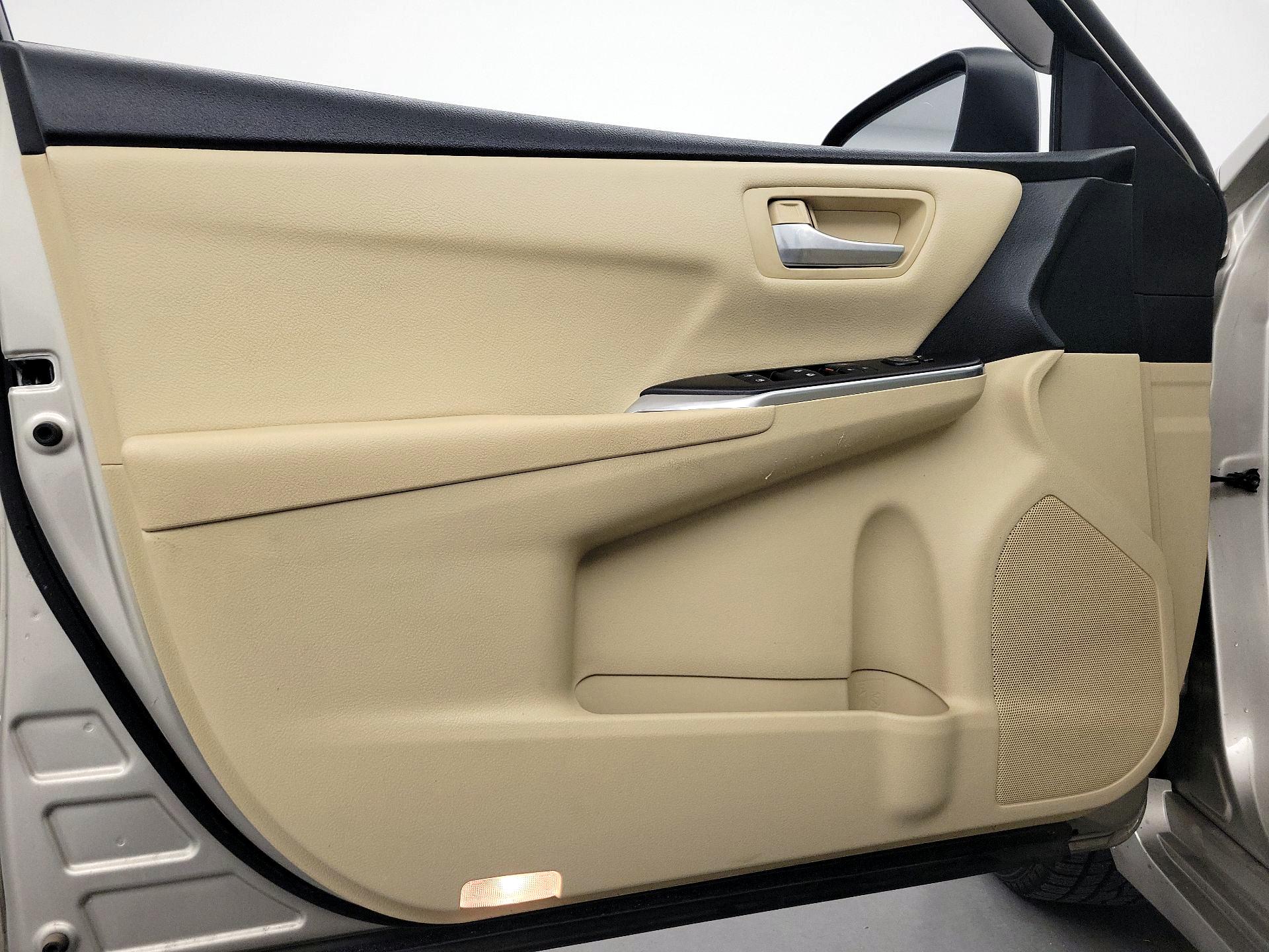 Thumbnail: 2016 Toyota Camry - 12