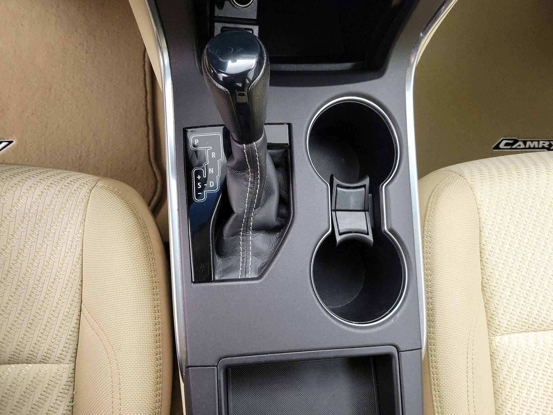 Thumbnail: 2016 Toyota Camry - 17