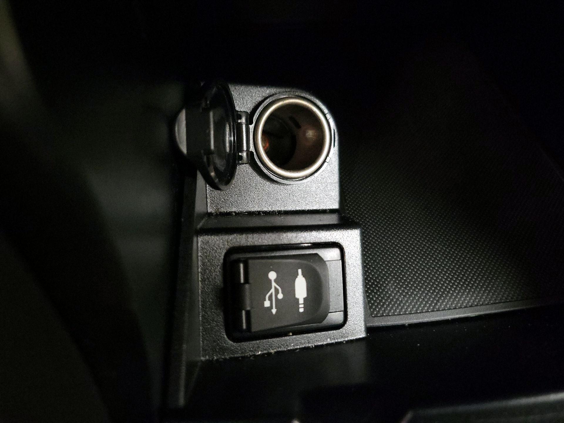Thumbnail: 2016 Toyota Camry - 18