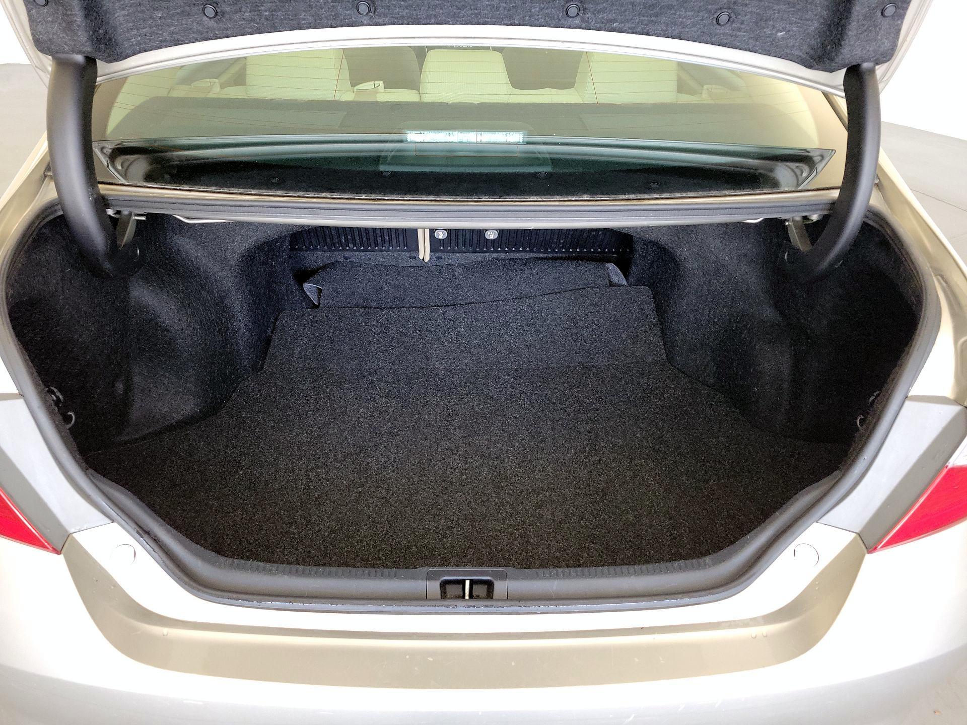 Thumbnail: 2016 Toyota Camry - 20