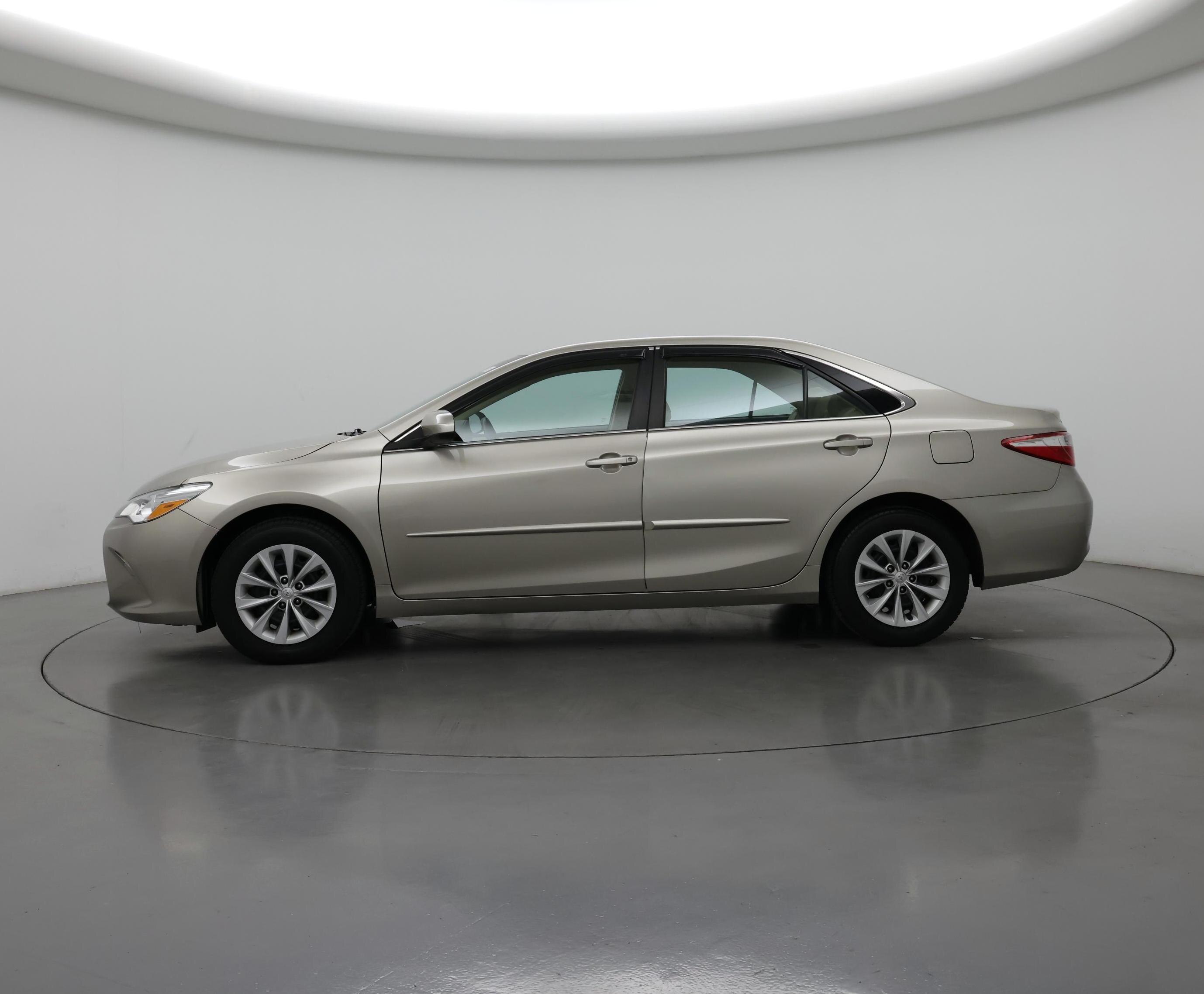 Thumbnail: 2016 Toyota Camry - 3