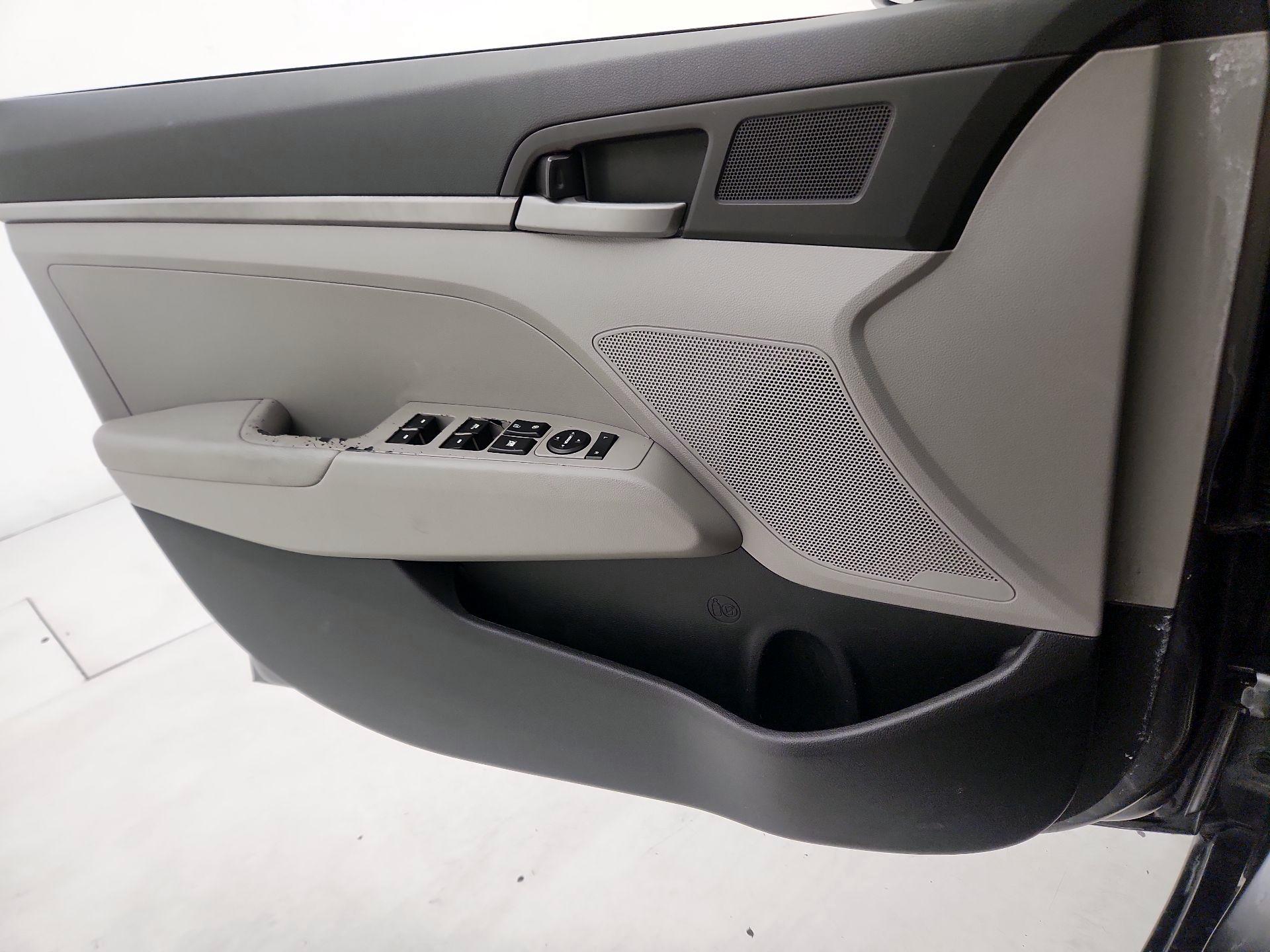 Thumbnail: 2018 Hyundai Elantra - 12