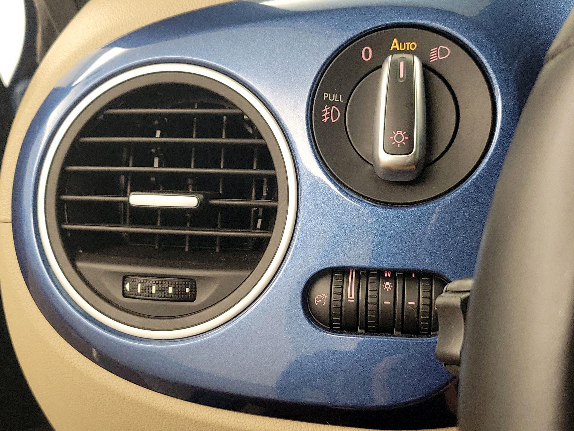 Thumbnail: 2019 Volkswagen Beetle - 13
