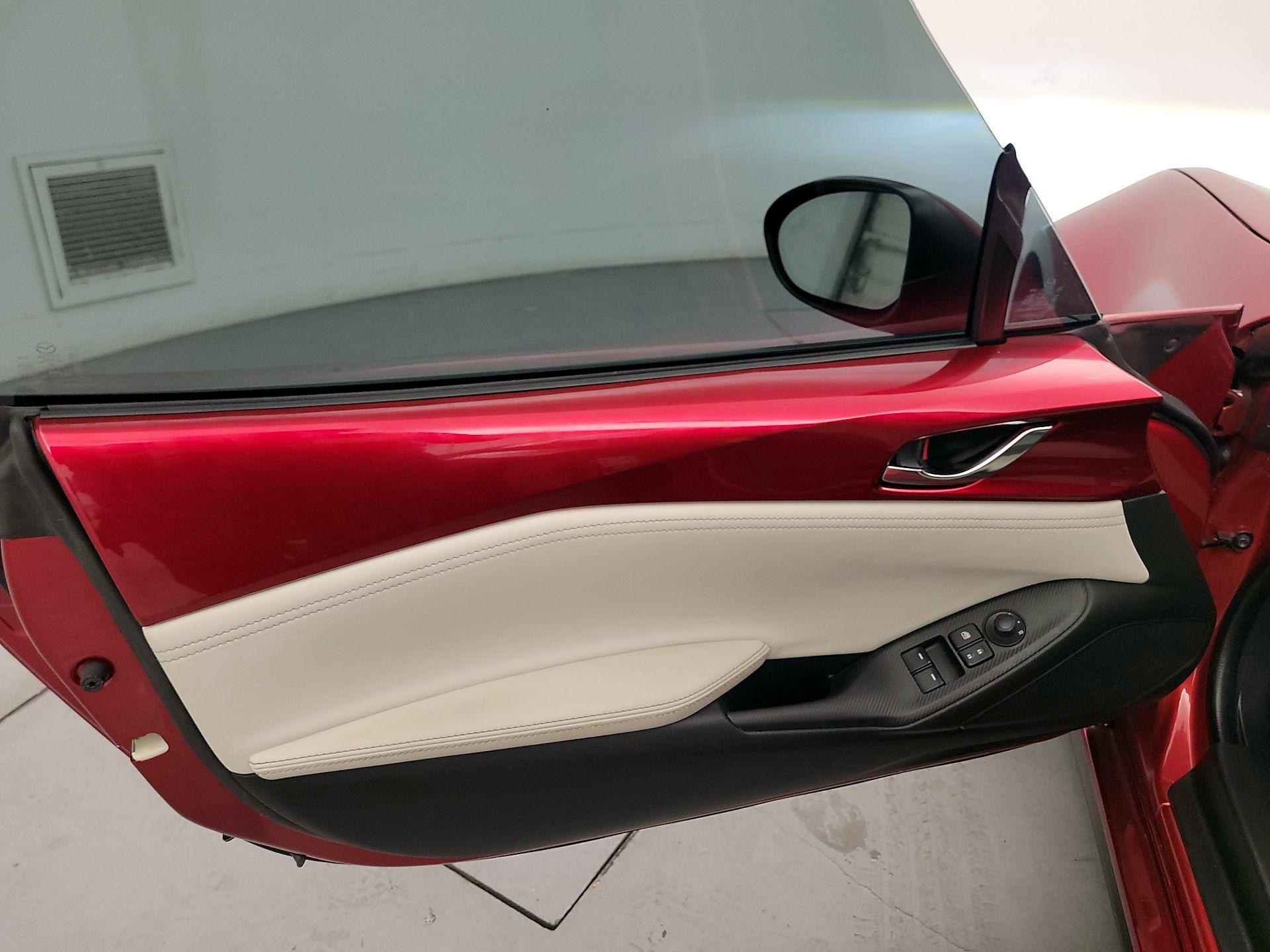 Thumbnail: 2021 Mazda MX-5 Miata - 12