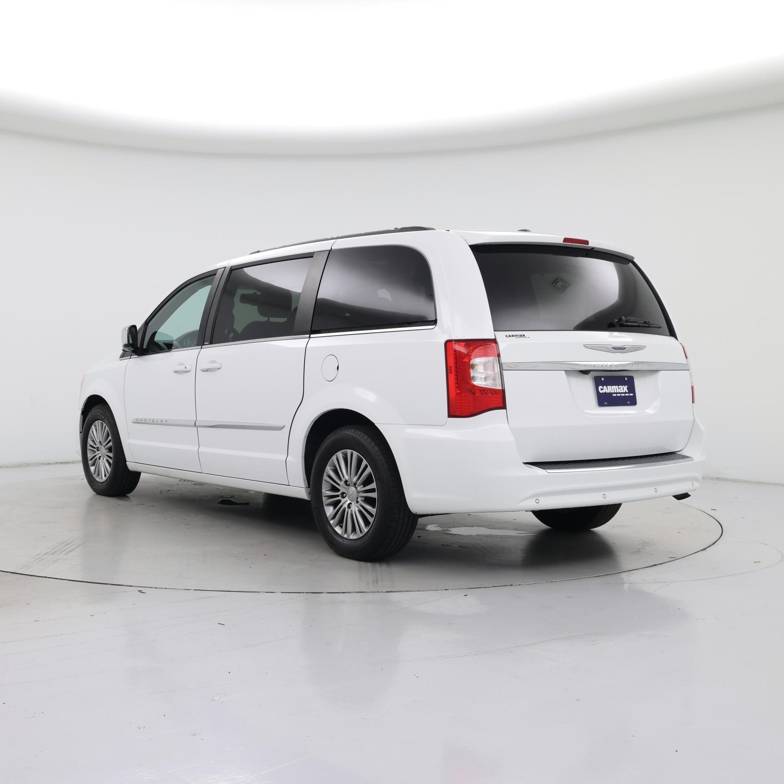 Thumbnail: 2014 Chrysler Town & Country - 2