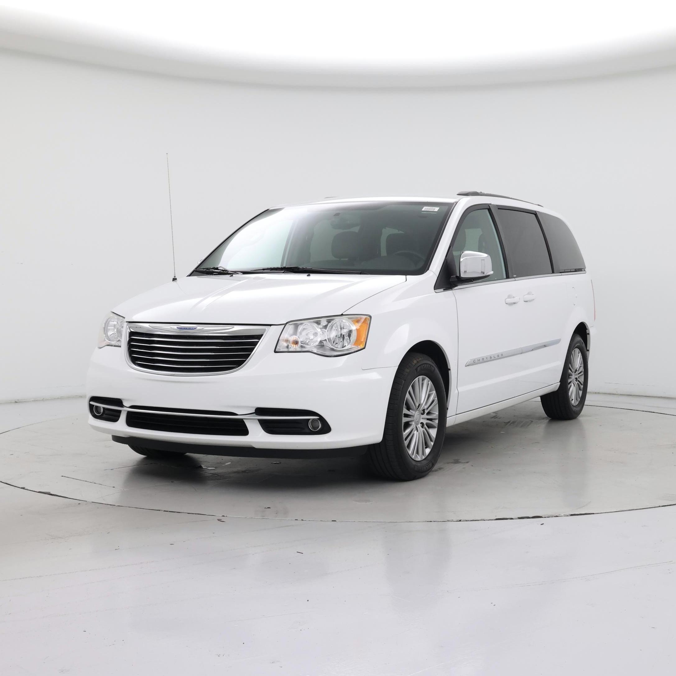 Thumbnail: 2014 Chrysler Town & Country - 4