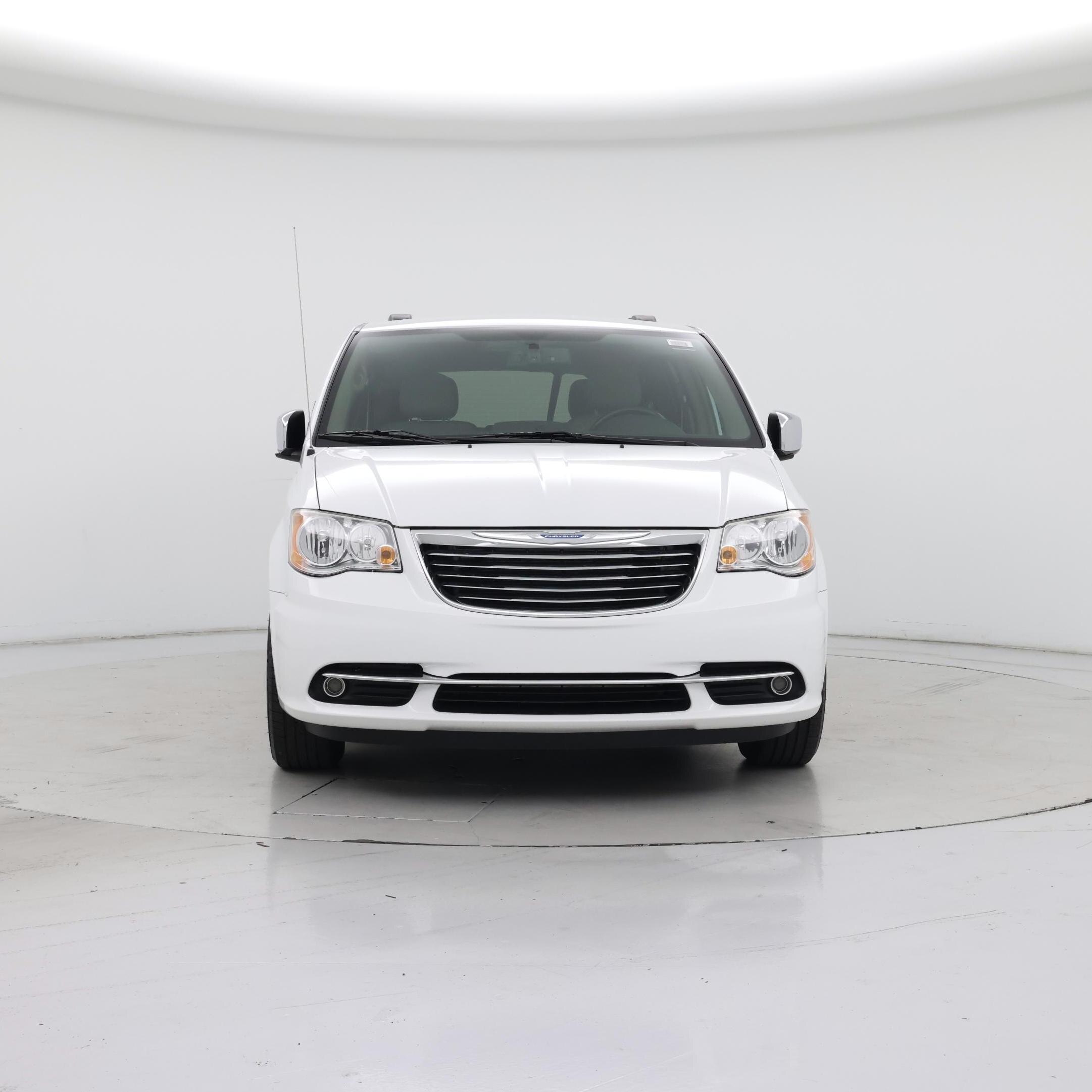 Thumbnail: 2014 Chrysler Town & Country - 5