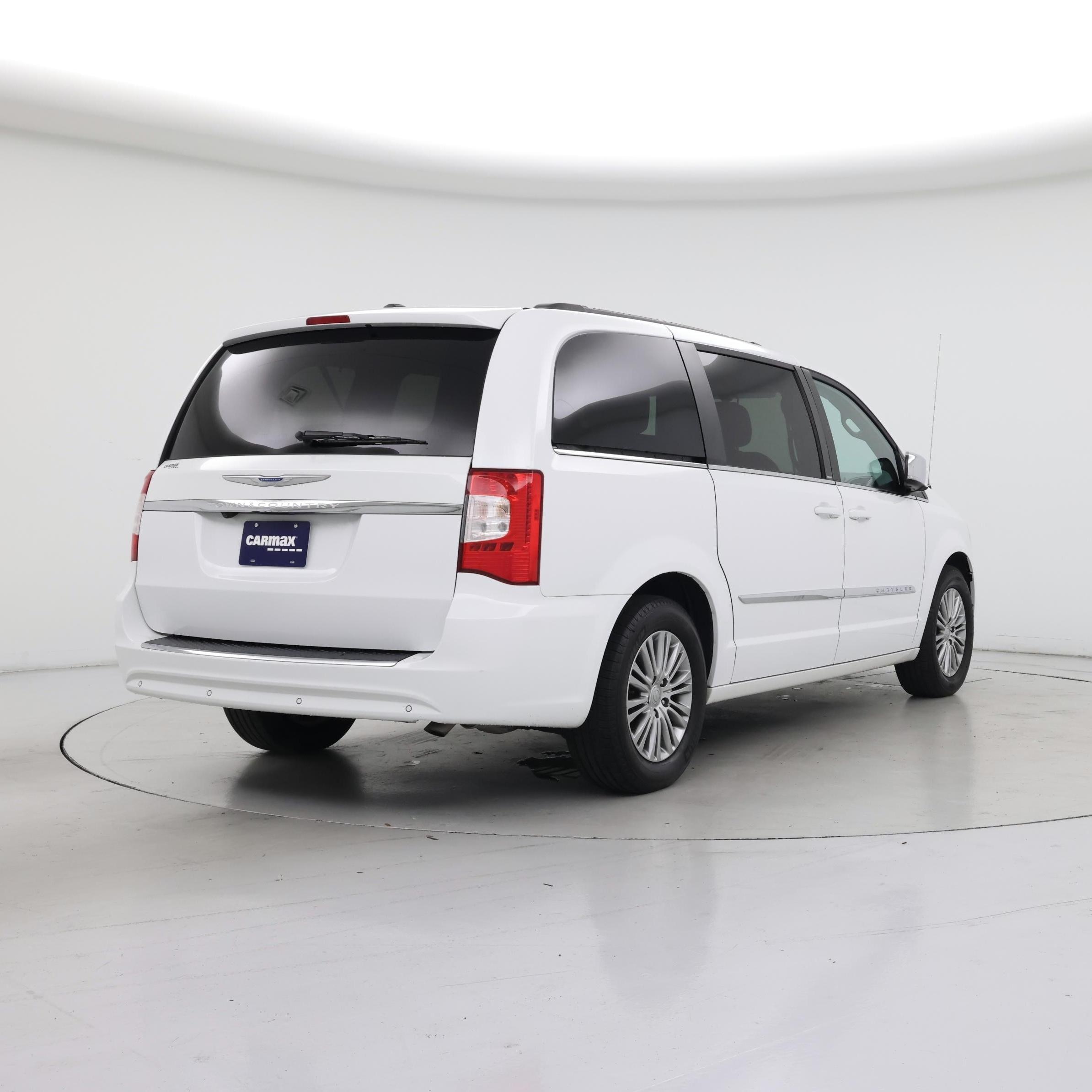 Thumbnail: 2014 Chrysler Town & Country - 8
