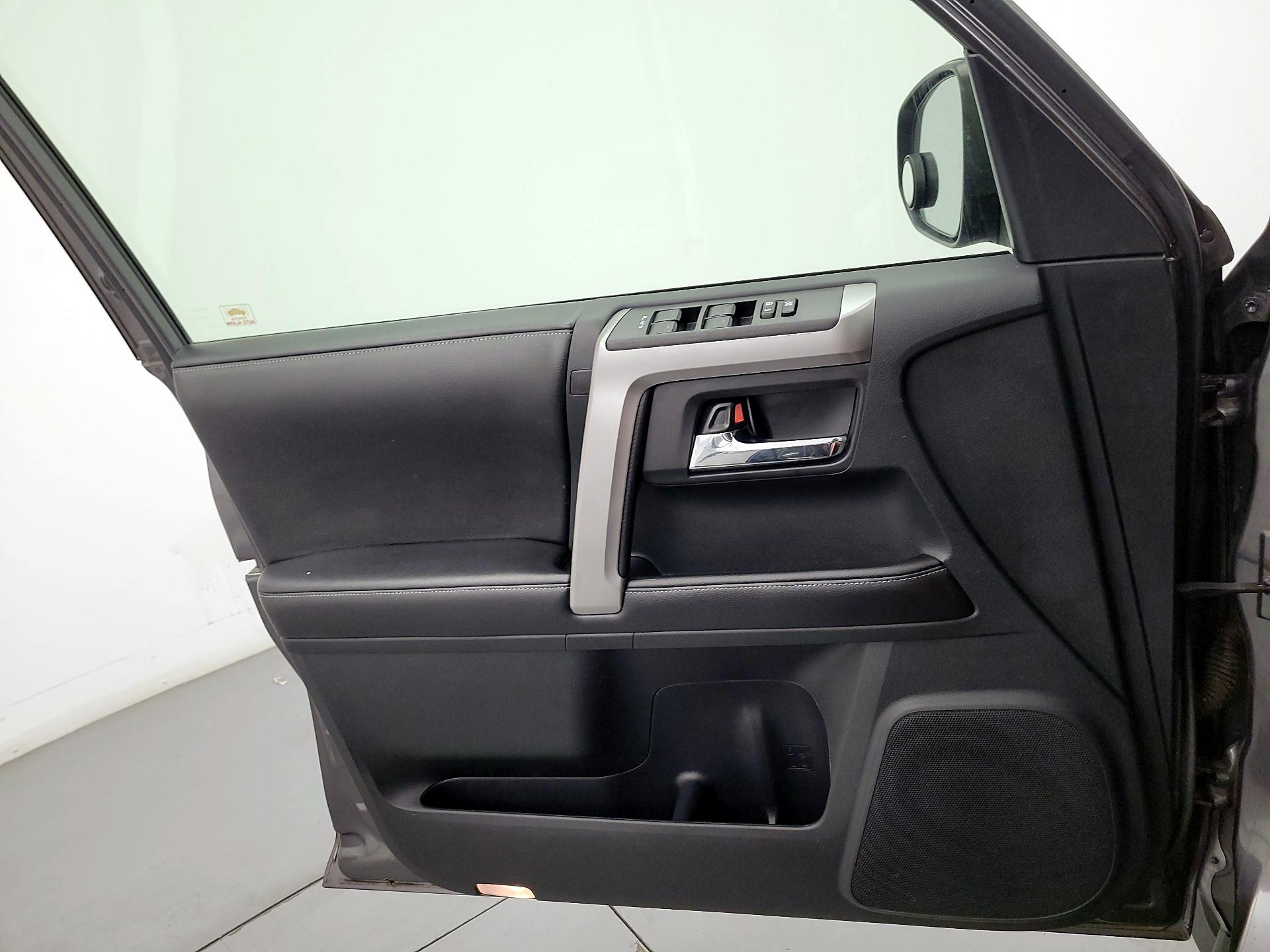 Thumbnail: 2015 Toyota 4Runner - 12