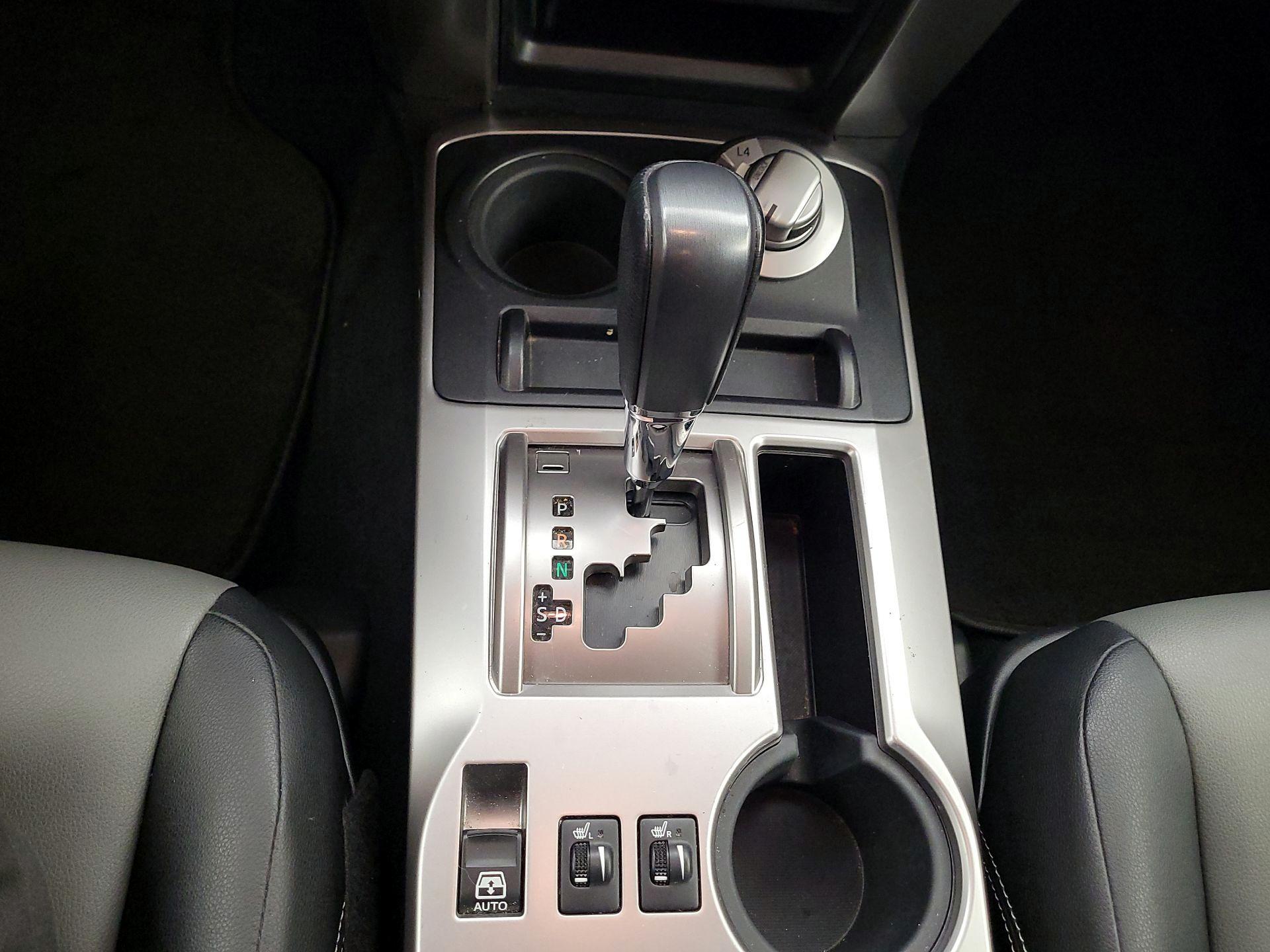 Thumbnail: 2015 Toyota 4Runner - 18