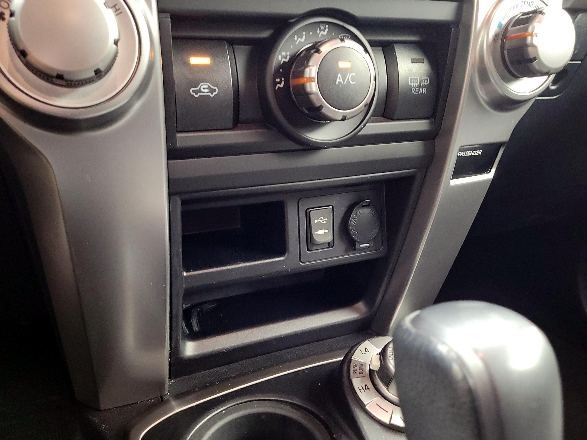 Thumbnail: 2015 Toyota 4Runner - 19