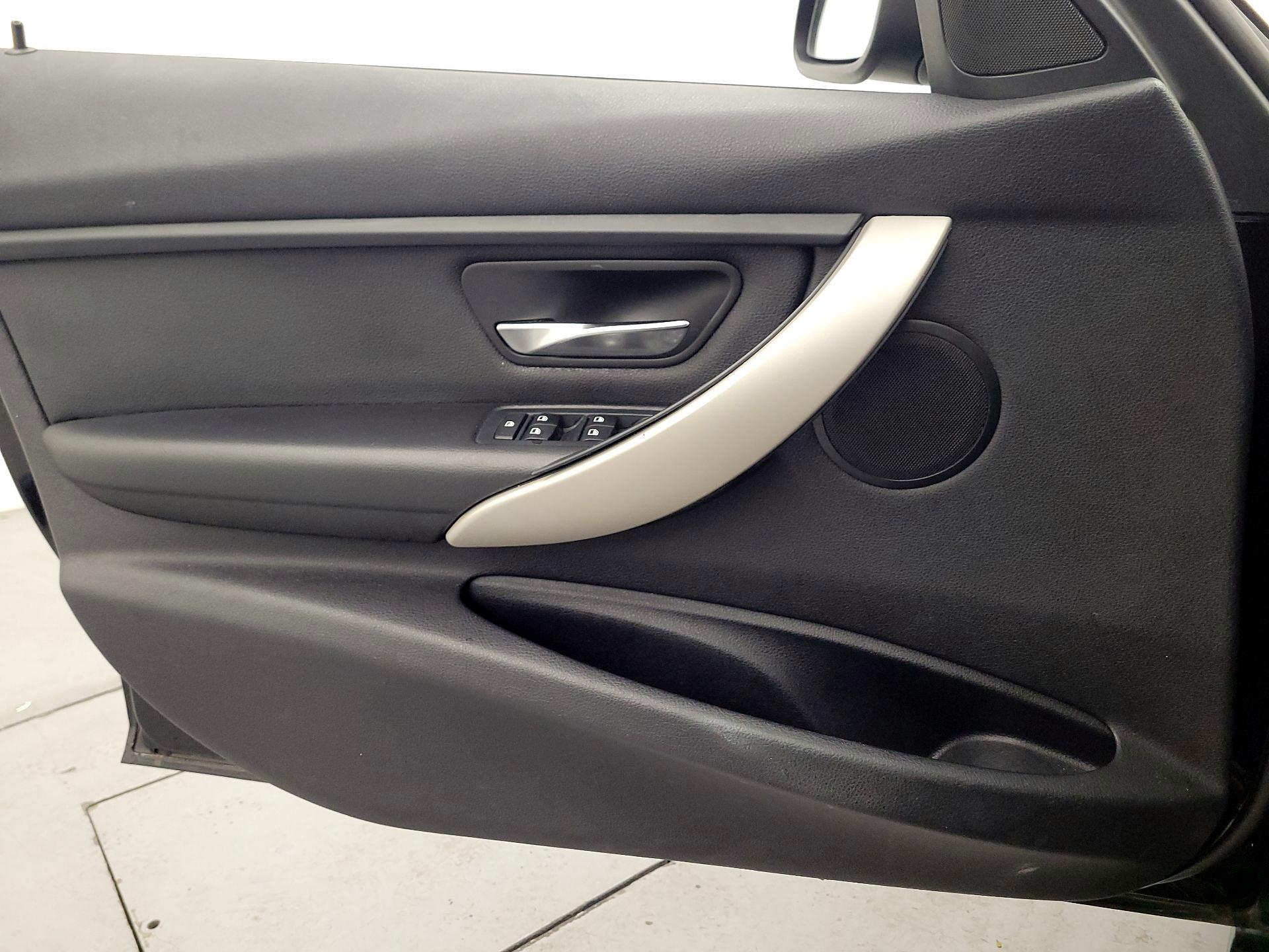Thumbnail: 2015 BMW 3 Series - 12
