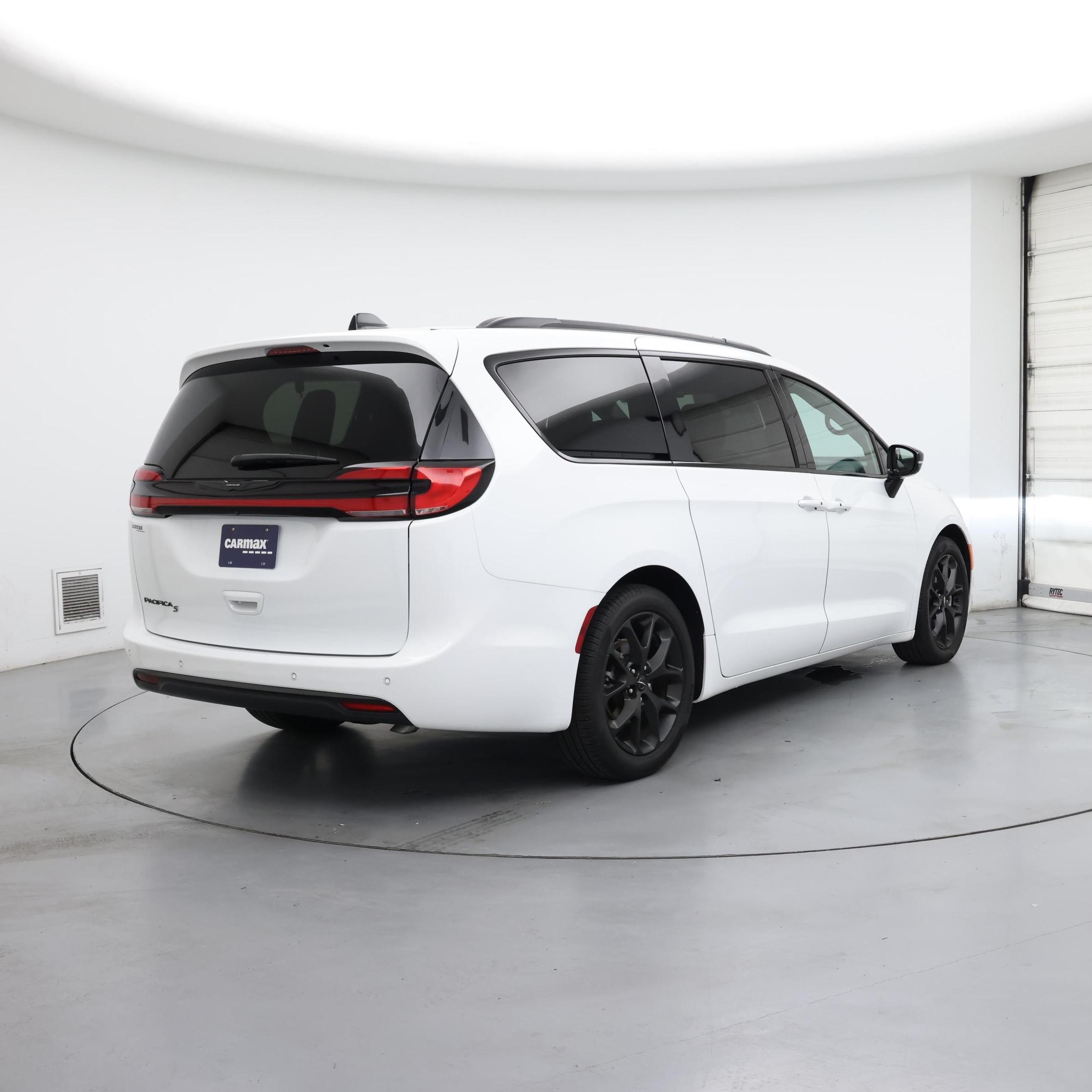 Thumbnail: 2024 Chrysler Pacifica - 8