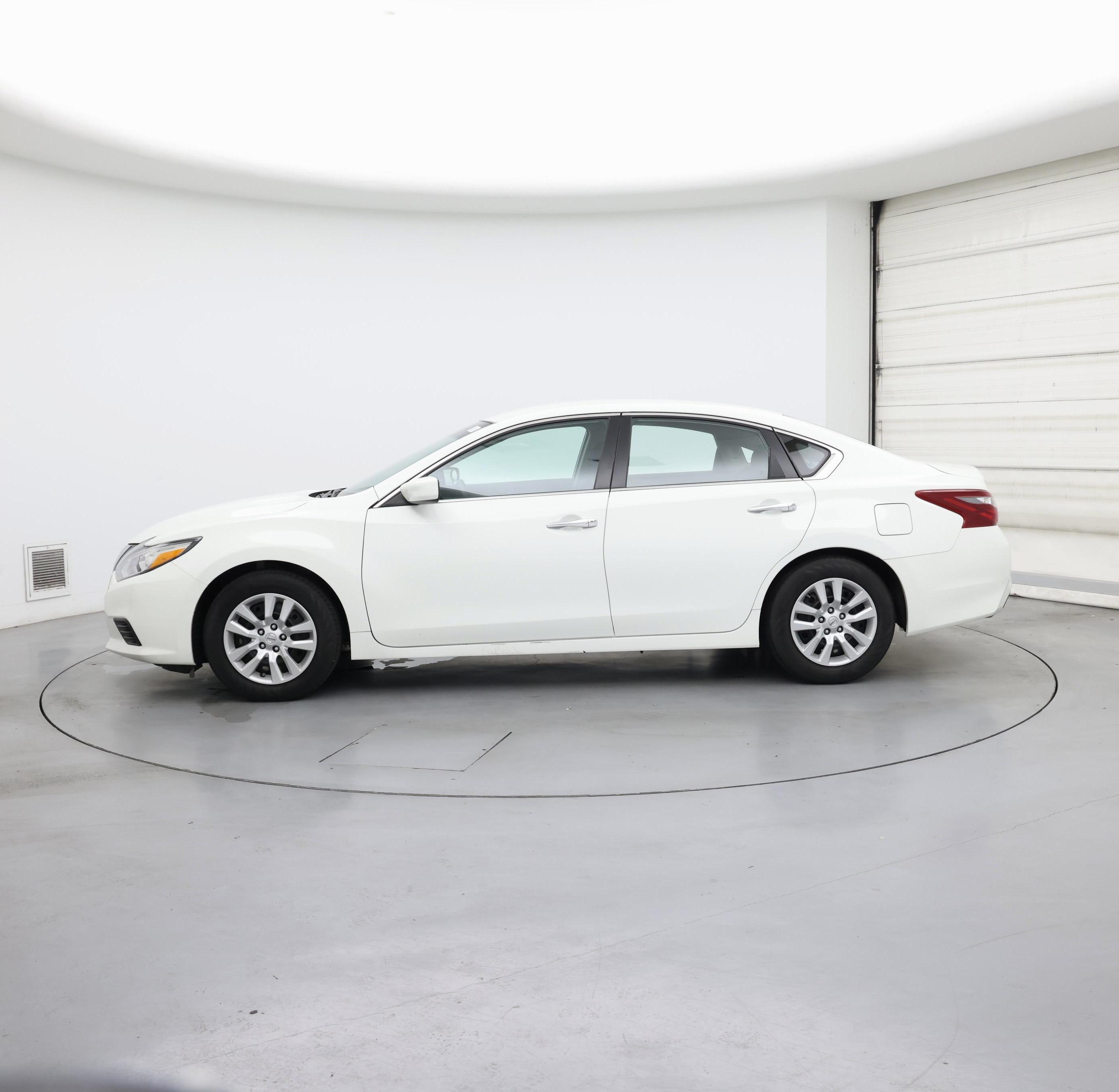 Thumbnail: 2018 Nissan Altima - 3