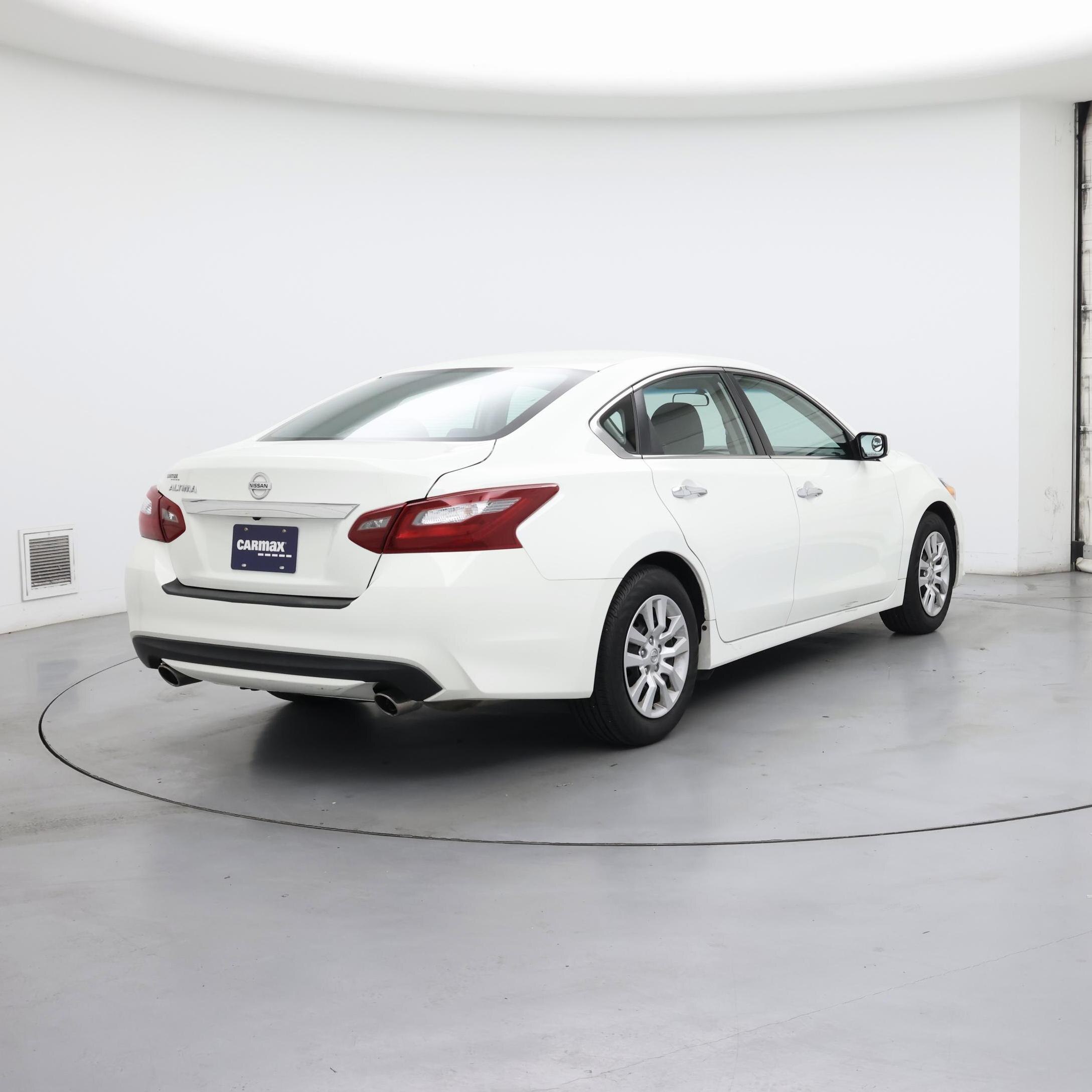 Thumbnail: 2018 Nissan Altima - 8