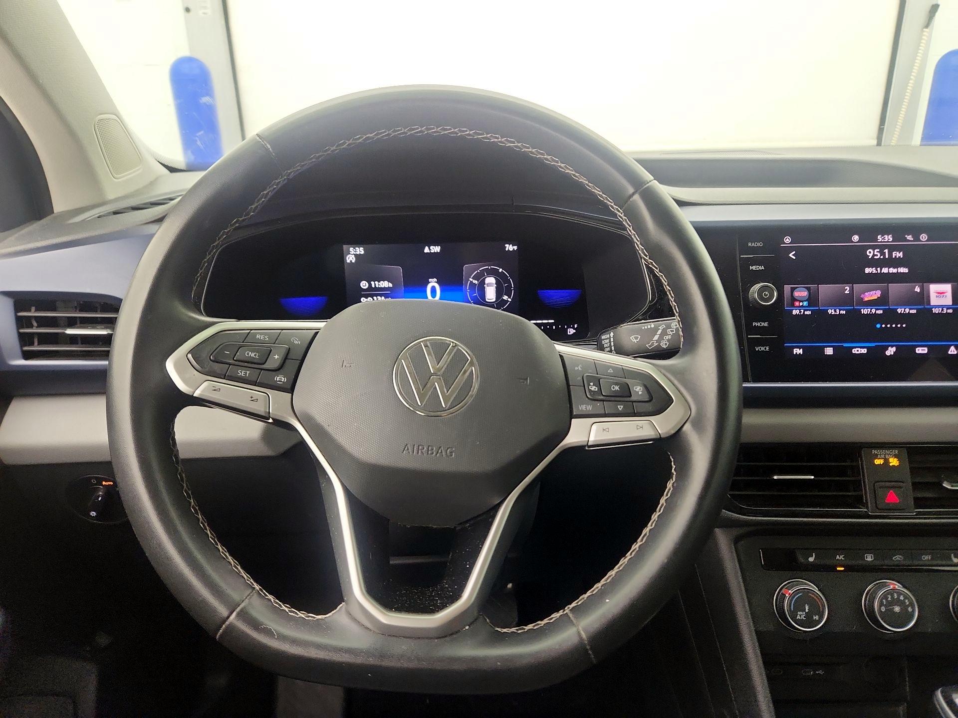 Thumbnail: 2022 Volkswagen Taos - 10