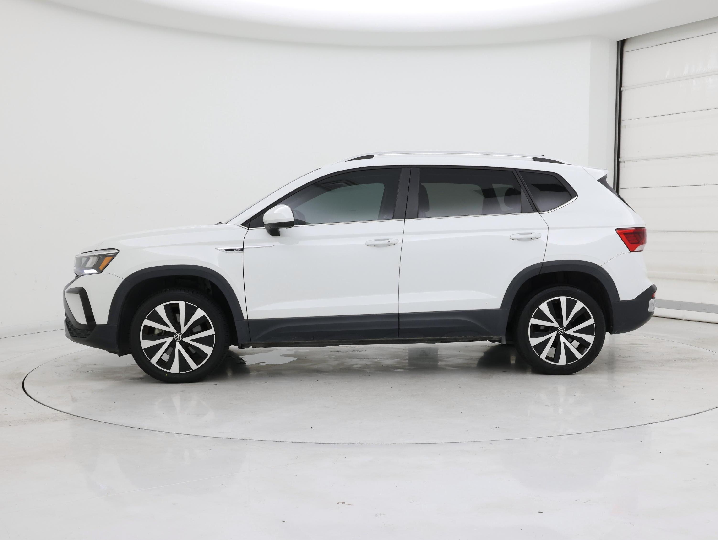 Thumbnail: 2022 Volkswagen Taos - 3