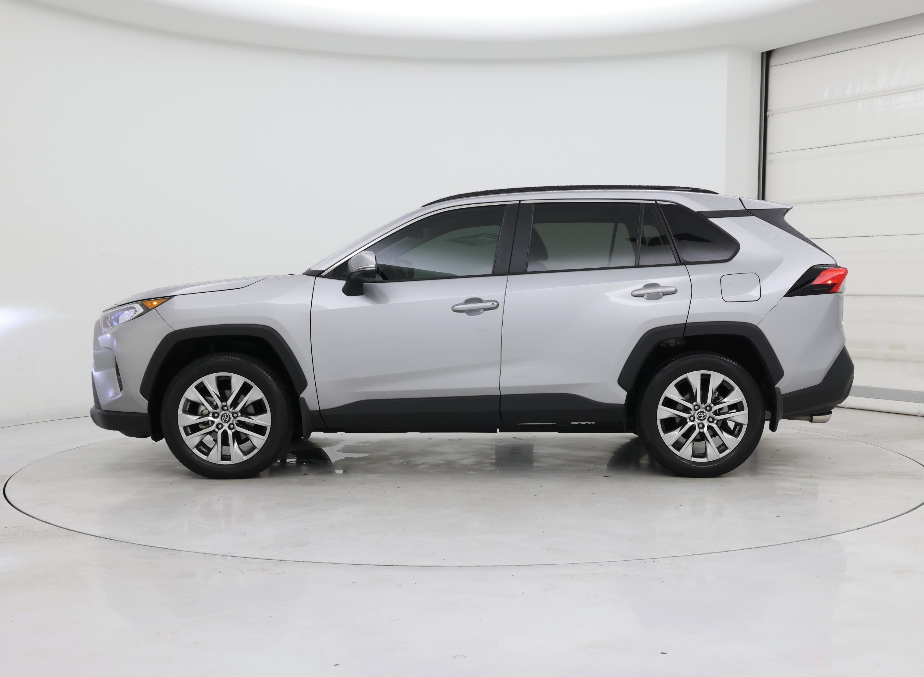 Thumbnail: 2020 Toyota RAV4 - 3