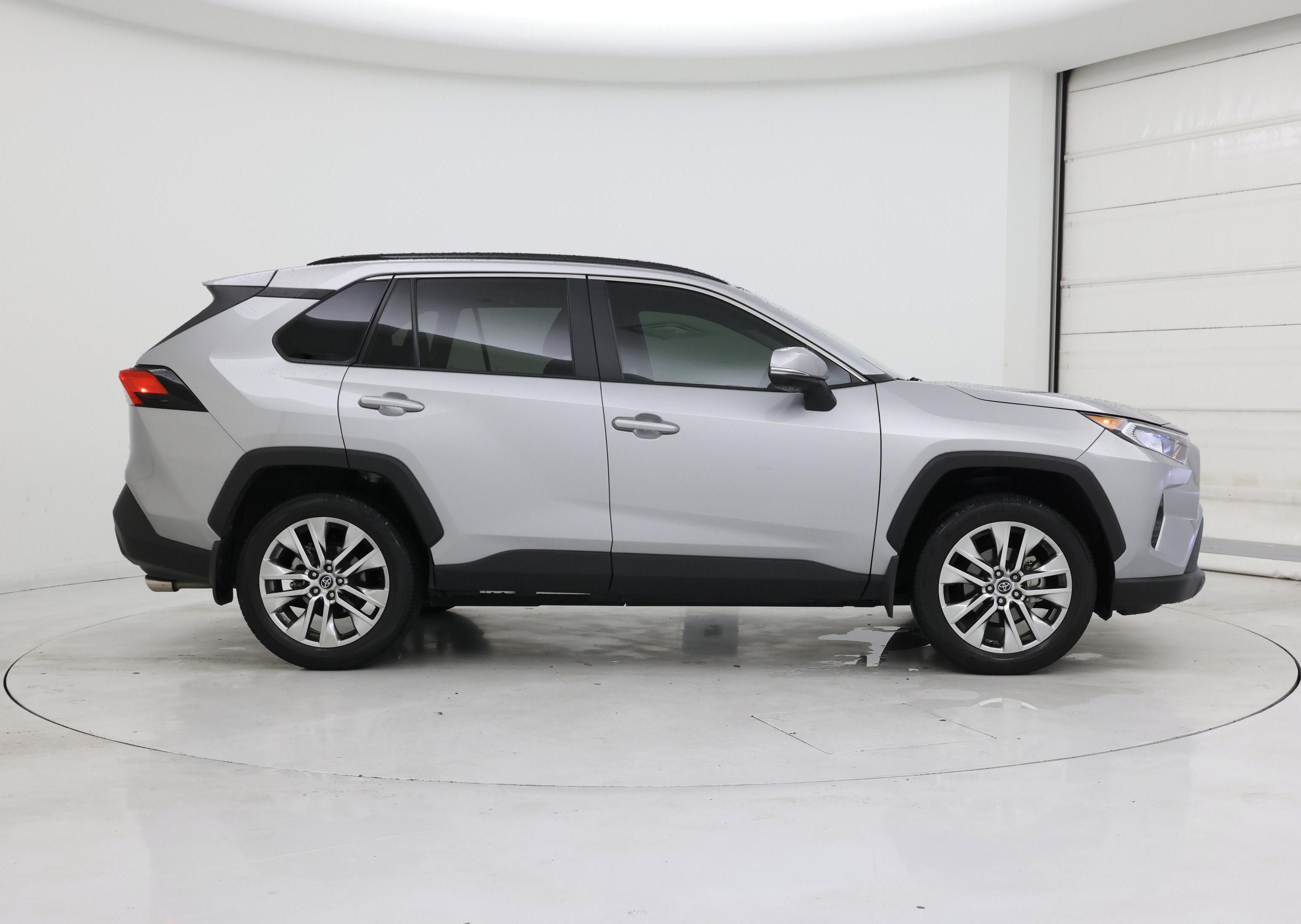 Thumbnail: 2020 Toyota RAV4 - 7