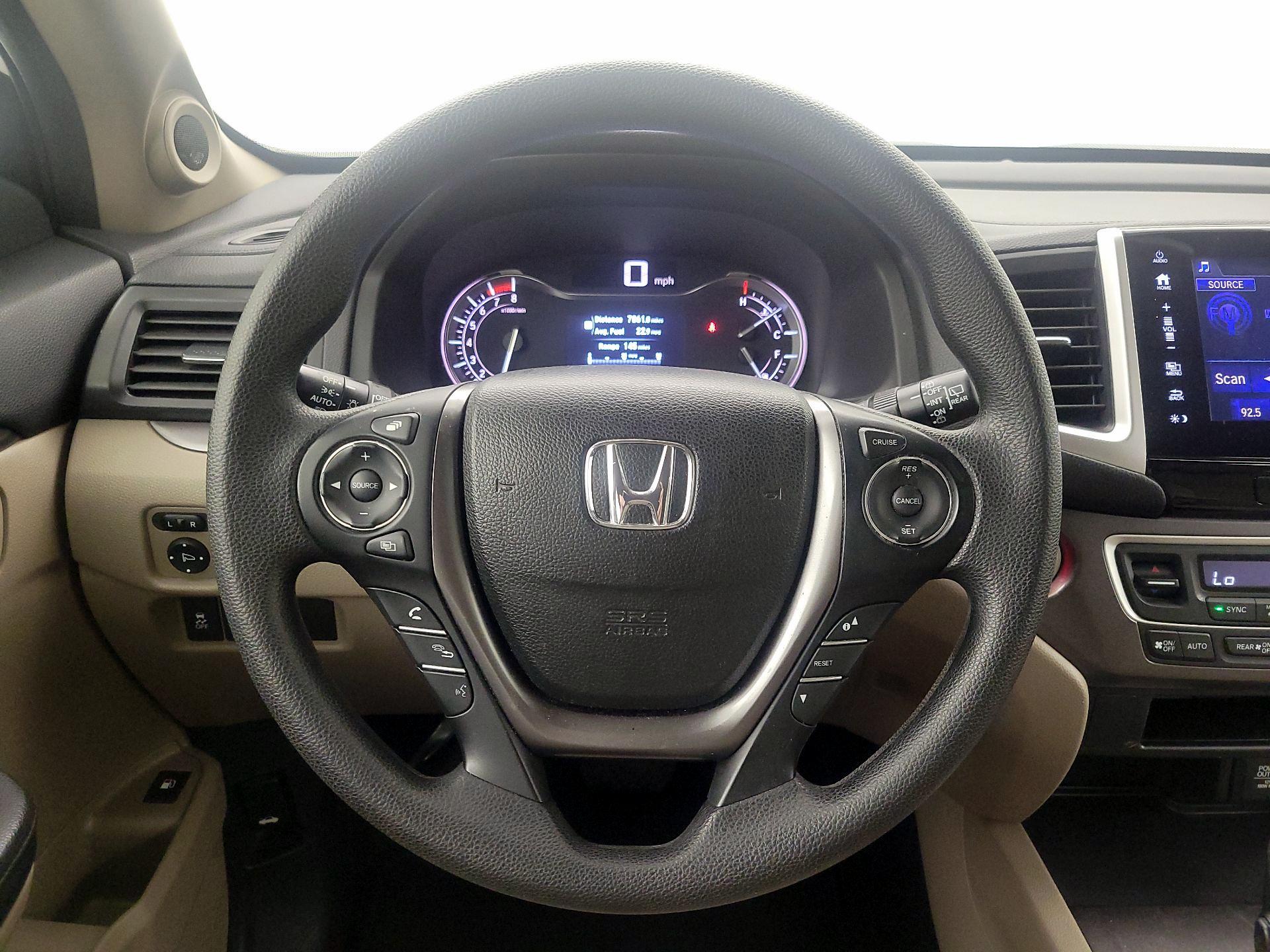 Thumbnail: 2017 Honda Pilot - 10