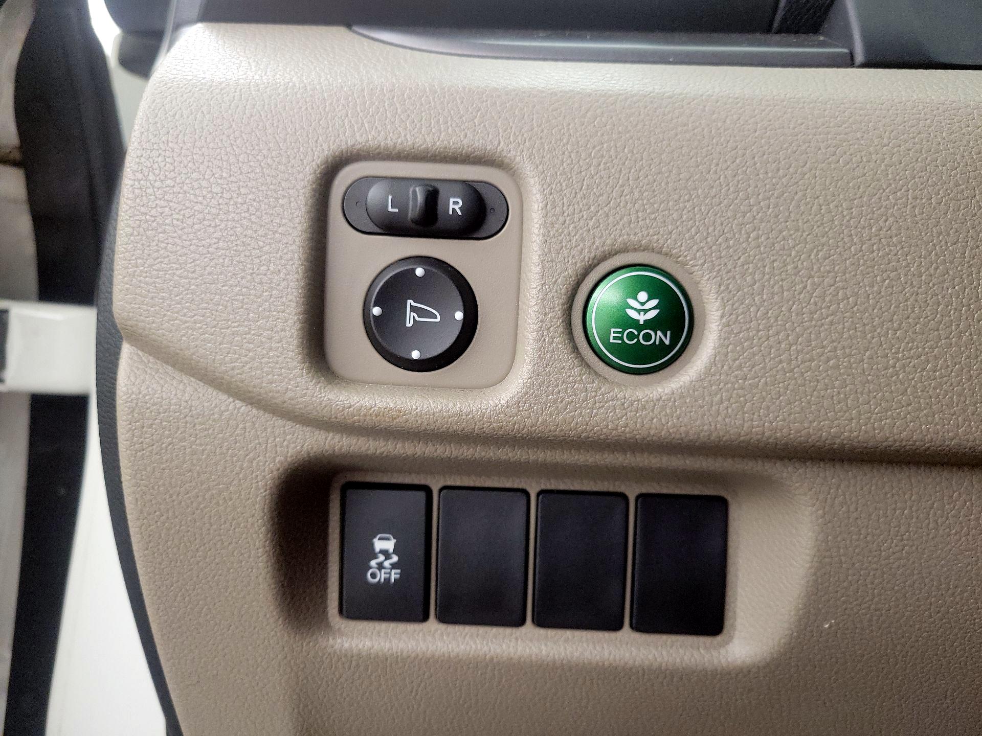 Thumbnail: 2017 Honda Pilot - 13