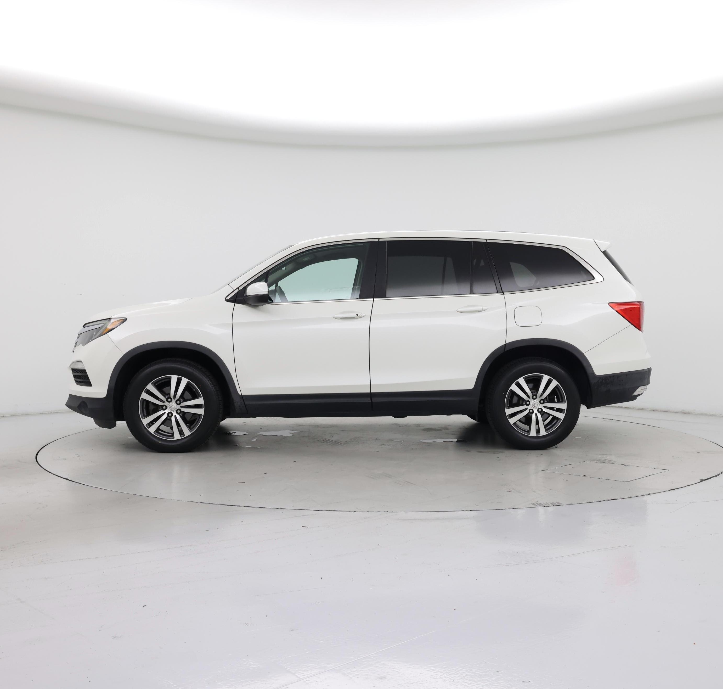 Thumbnail: 2017 Honda Pilot - 3