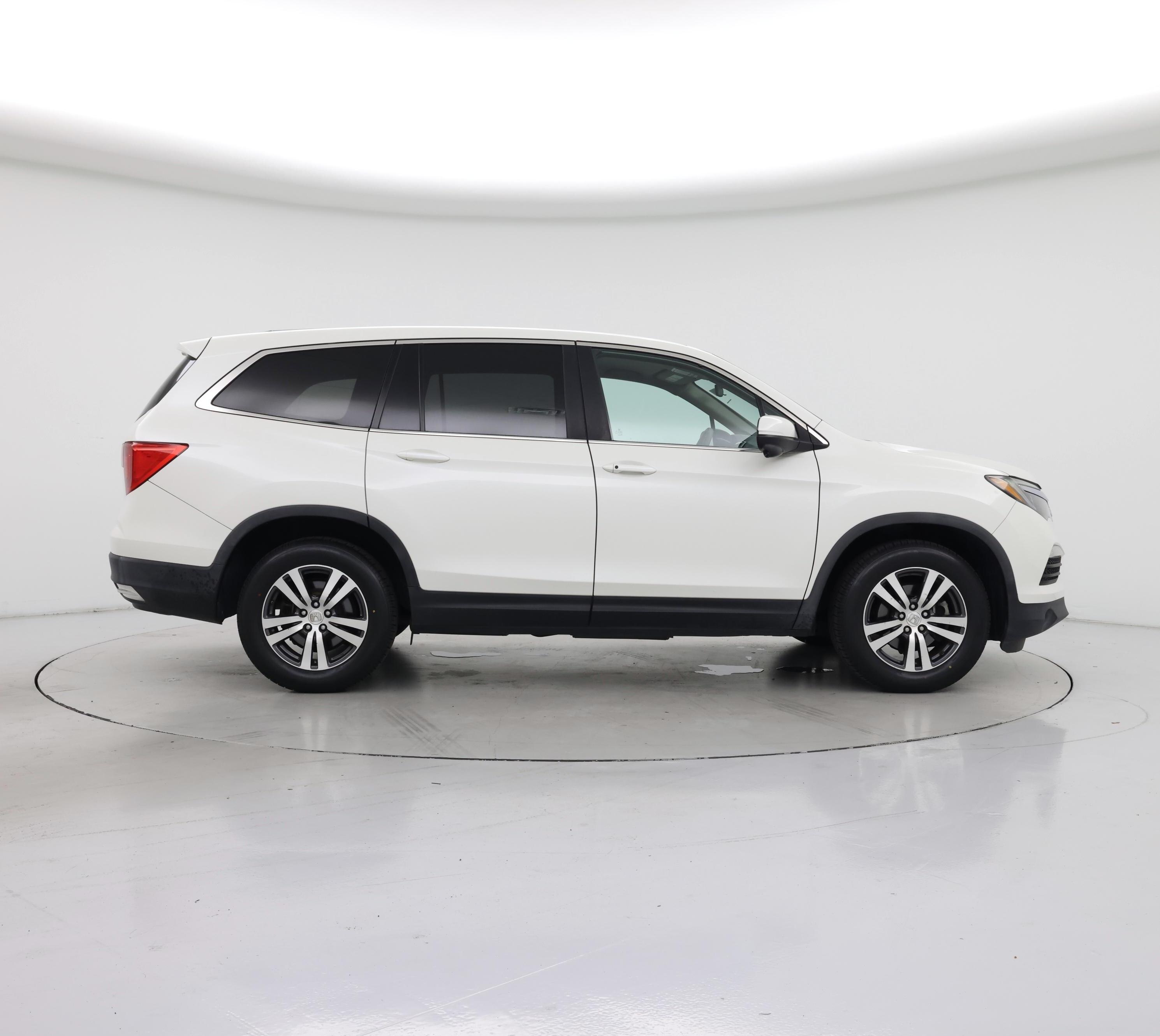 Thumbnail: 2017 Honda Pilot - 7