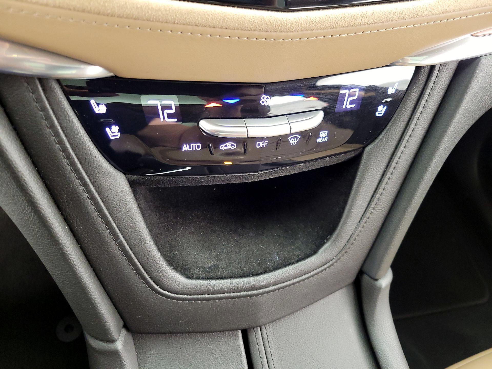 Thumbnail: 2017 Cadillac XT5 - 17