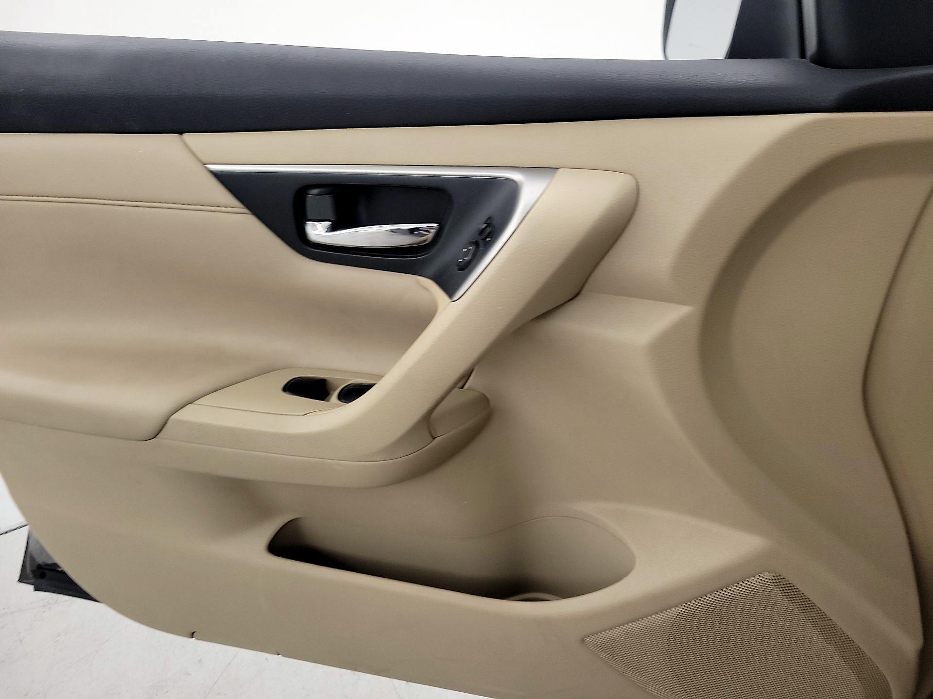 Thumbnail: 2015 Nissan Altima - 12