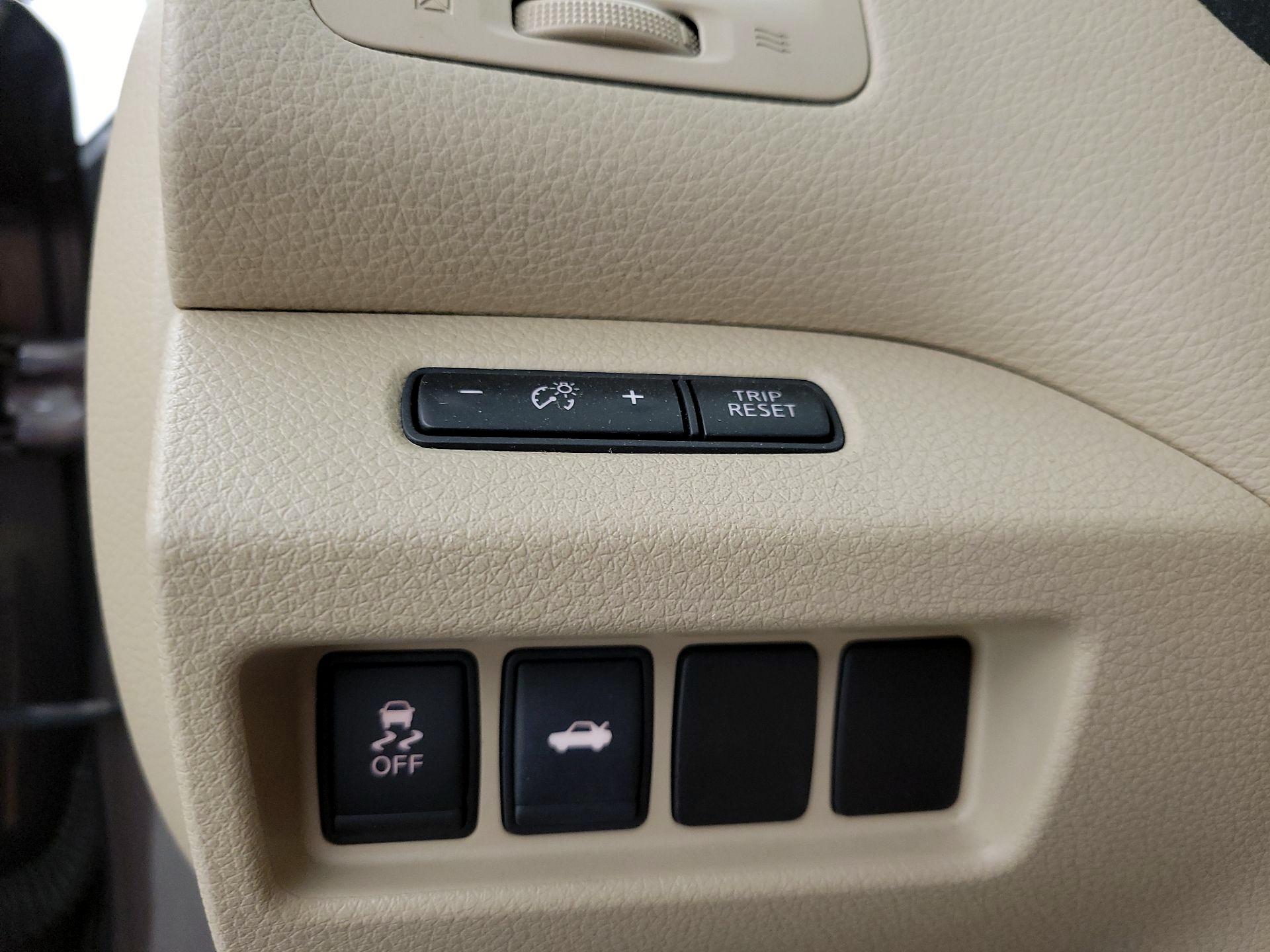 Thumbnail: 2015 Nissan Altima - 13