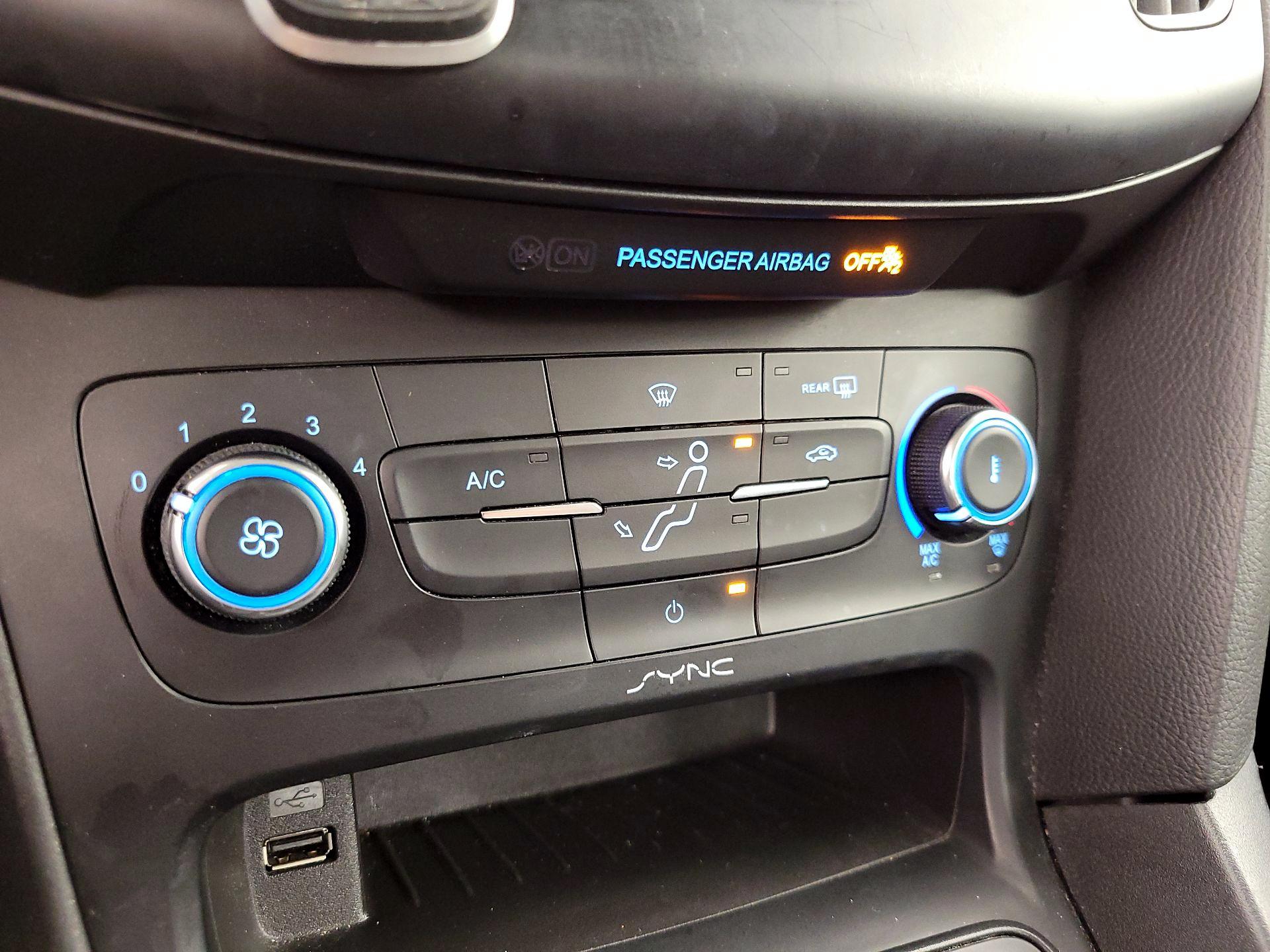 Thumbnail: 2016 Ford Focus - 16