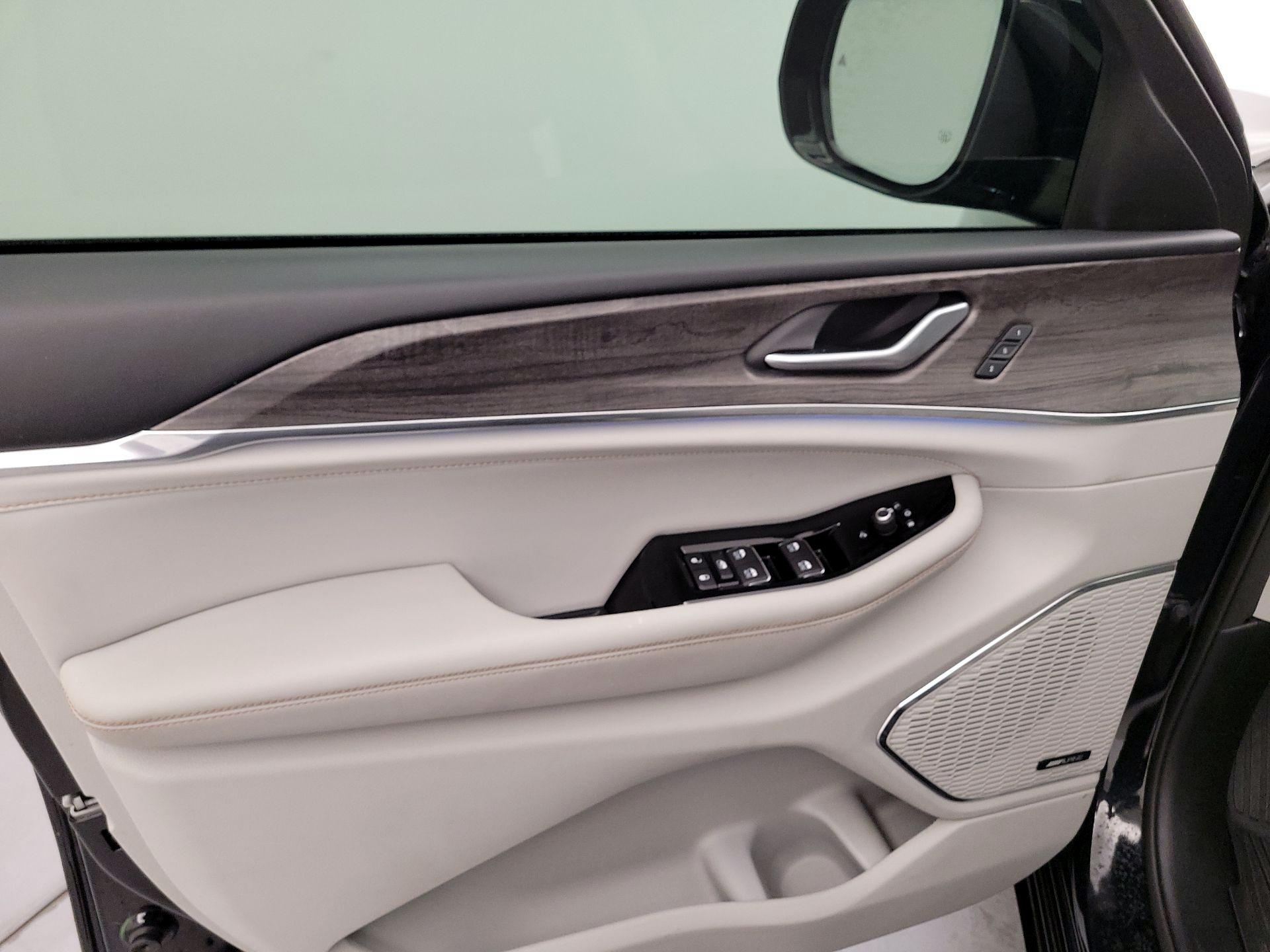 Thumbnail: 2023 Jeep Grand Cherokee - 12