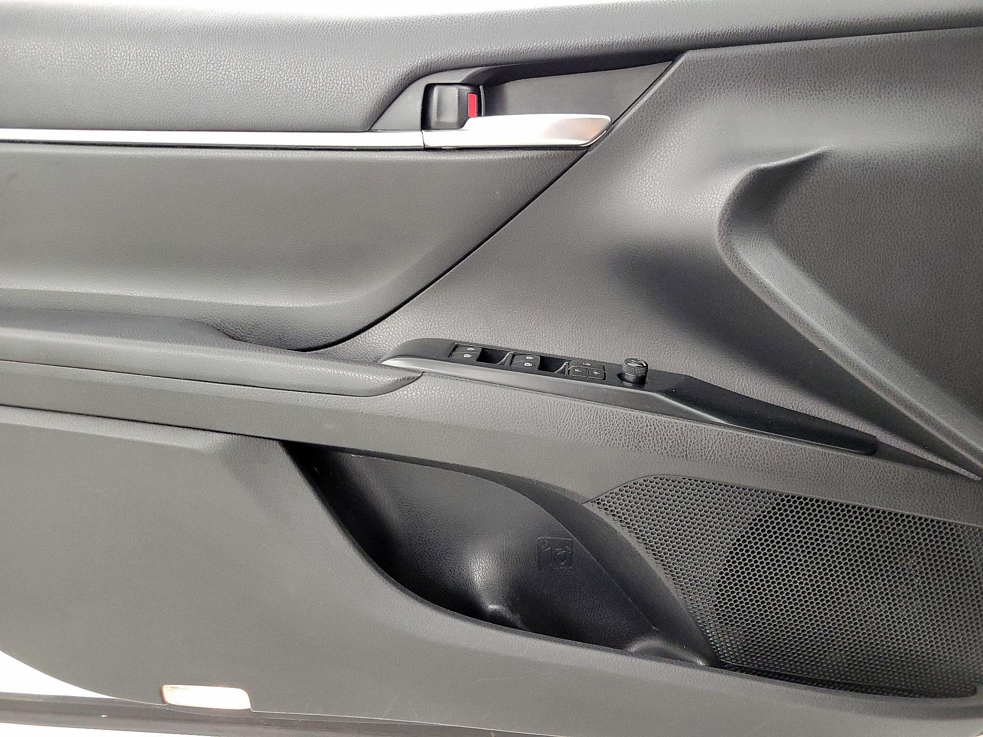 Thumbnail: 2019 Toyota Camry - 12