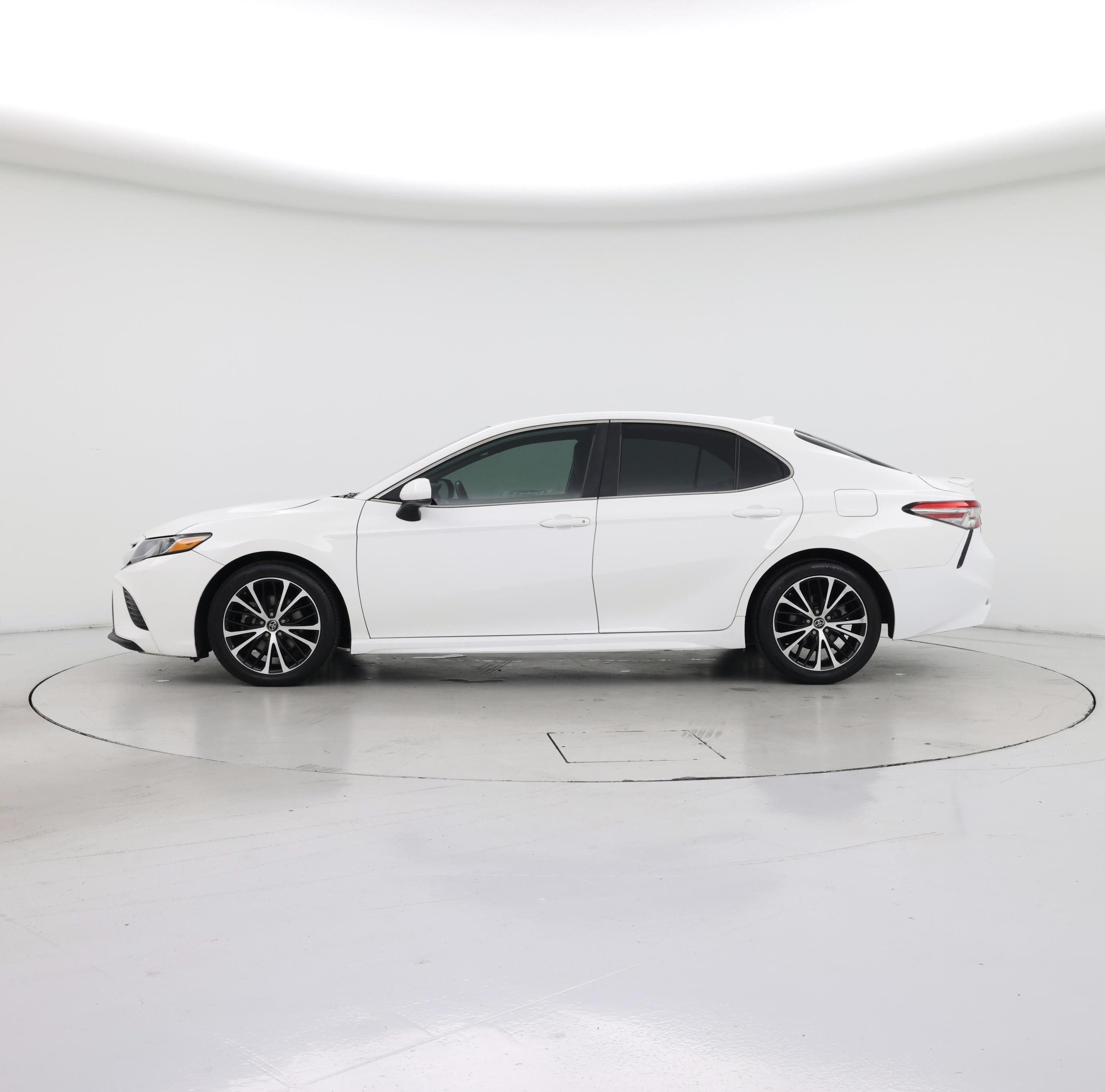 Thumbnail: 2019 Toyota Camry - 3