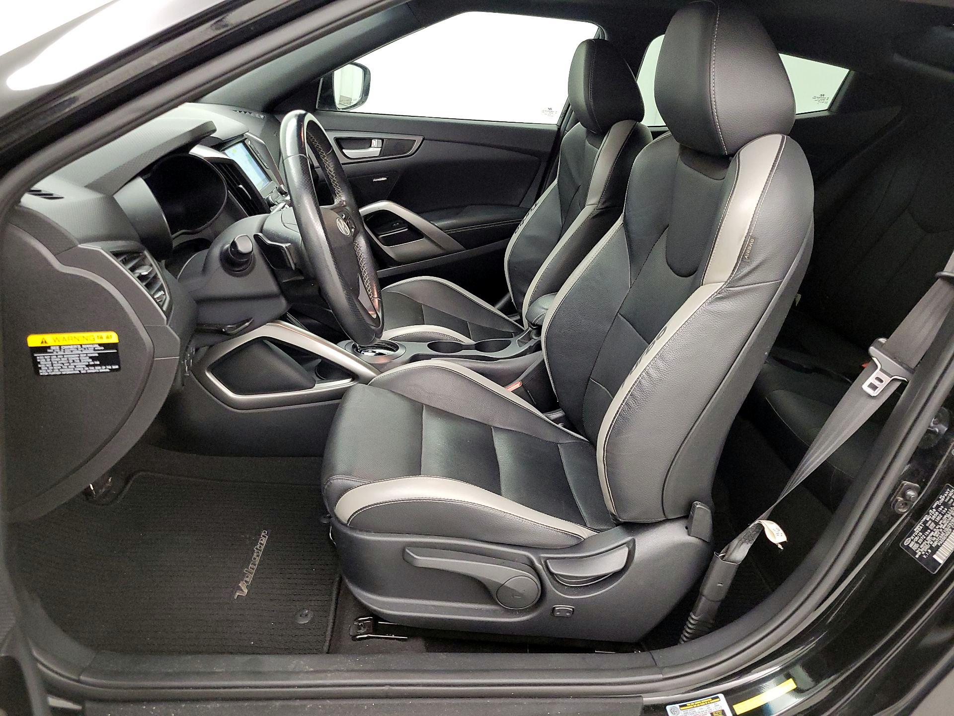 Thumbnail: 2016 Hyundai Veloster - 11