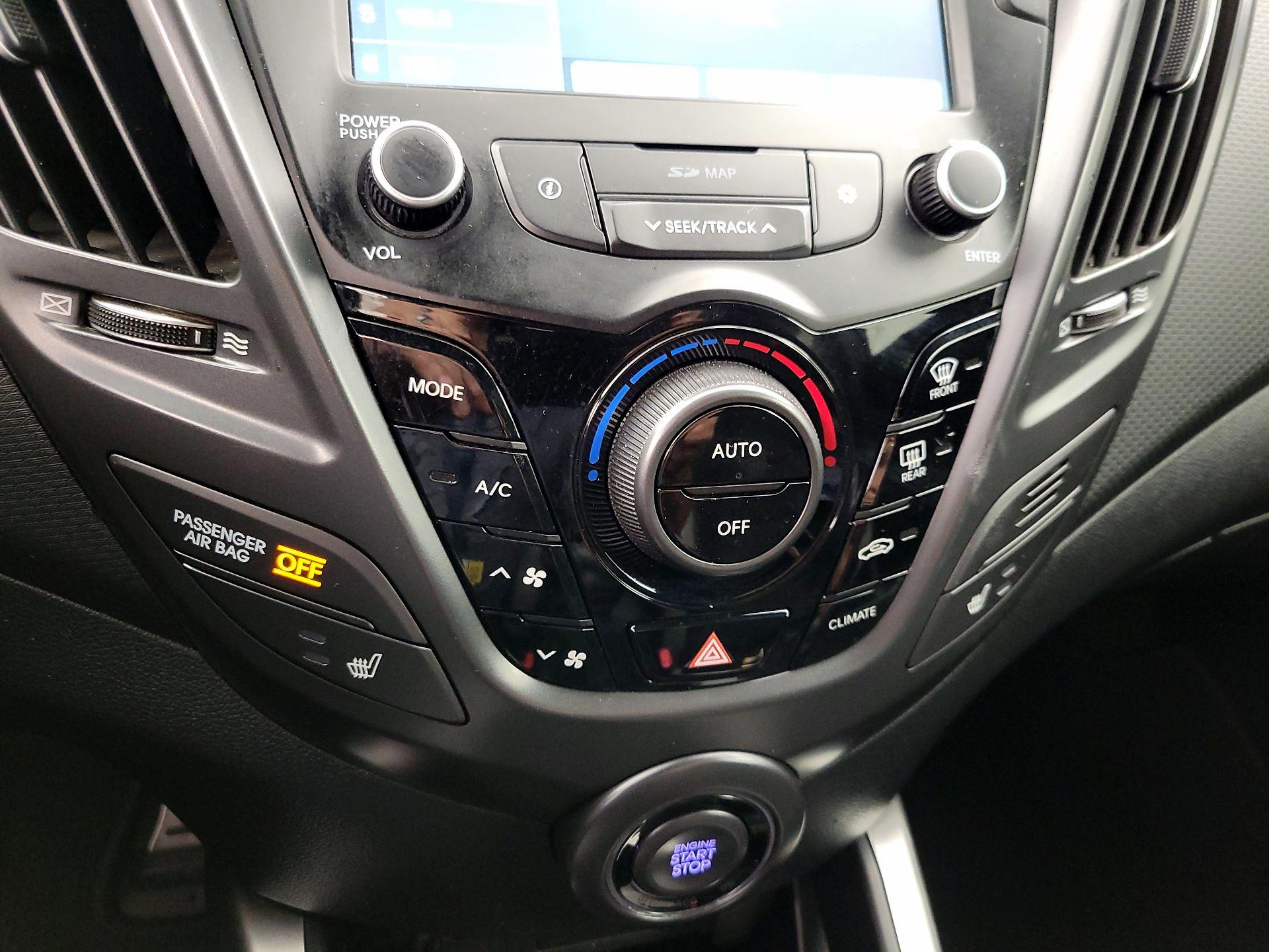 Thumbnail: 2016 Hyundai Veloster - 17