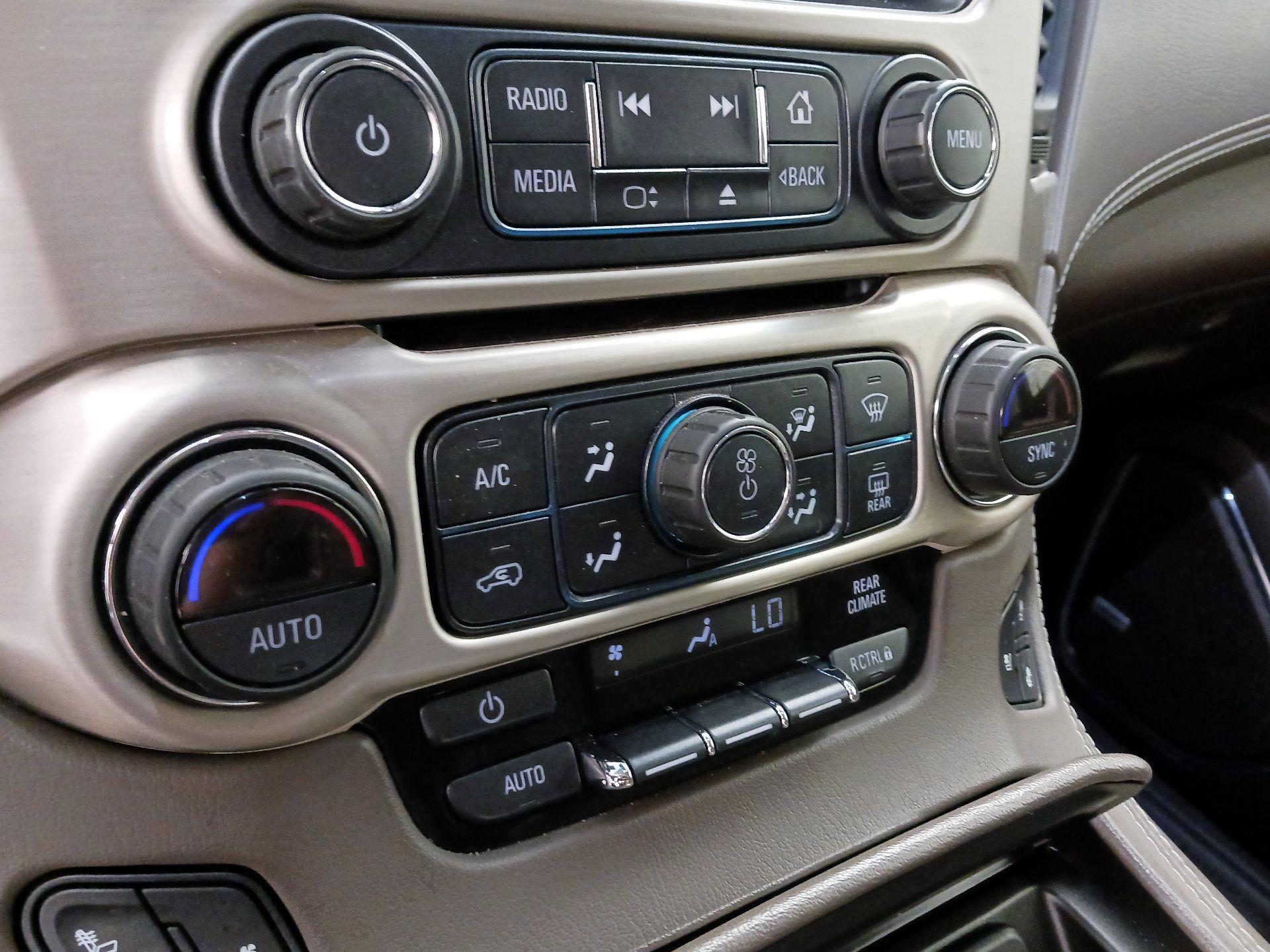 Thumbnail: 2020 GMC Yukon XL - 17