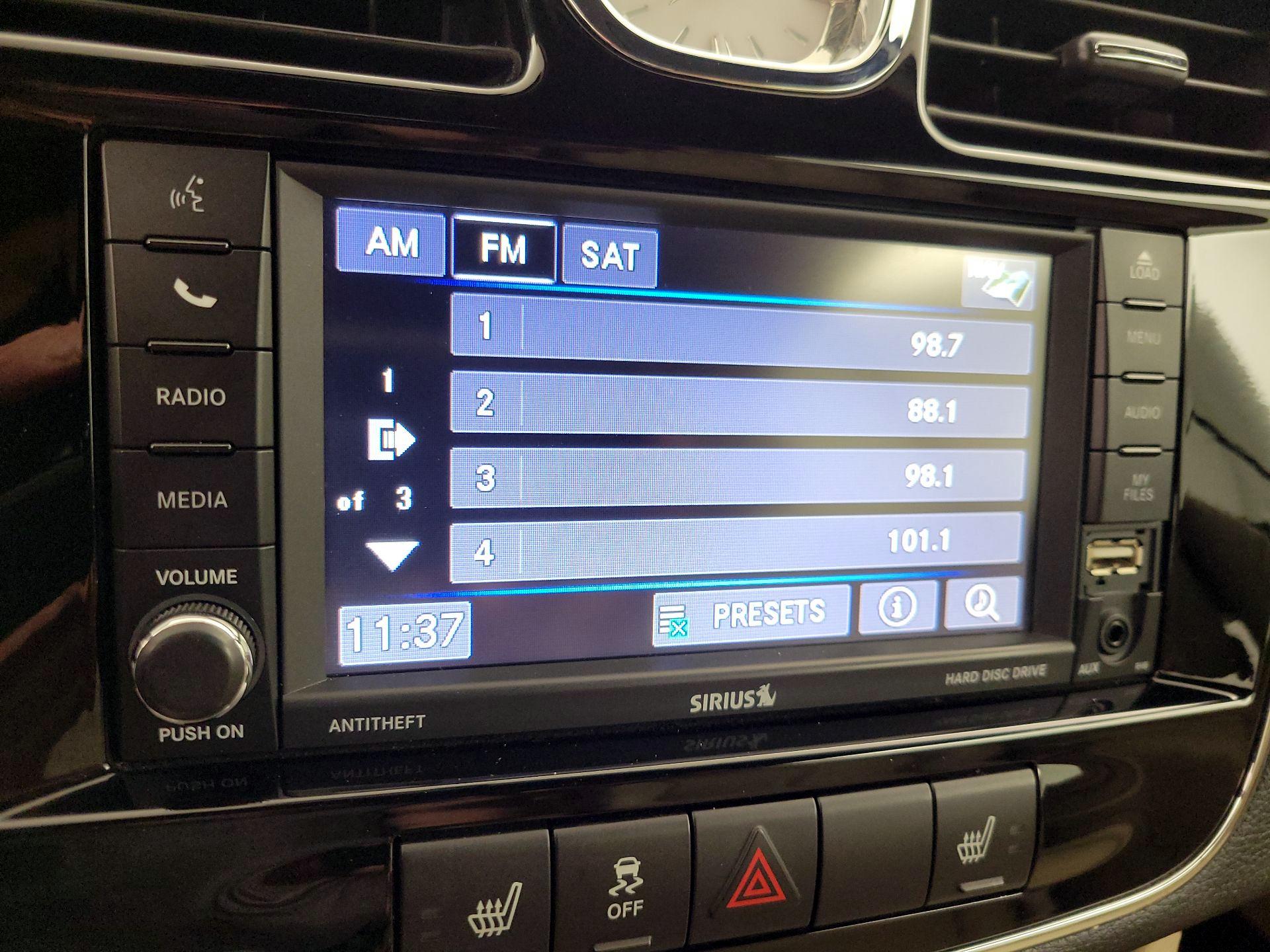 Thumbnail: 2014 Chrysler 200 - 13