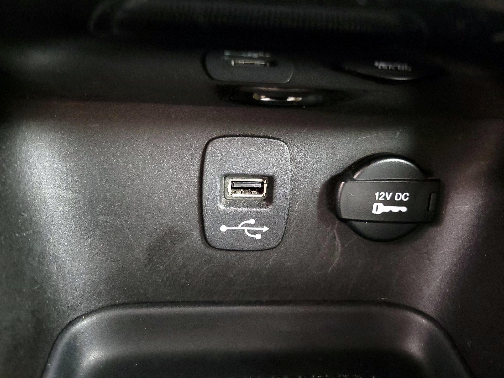 Thumbnail: 2014 Chrysler 200 - 16