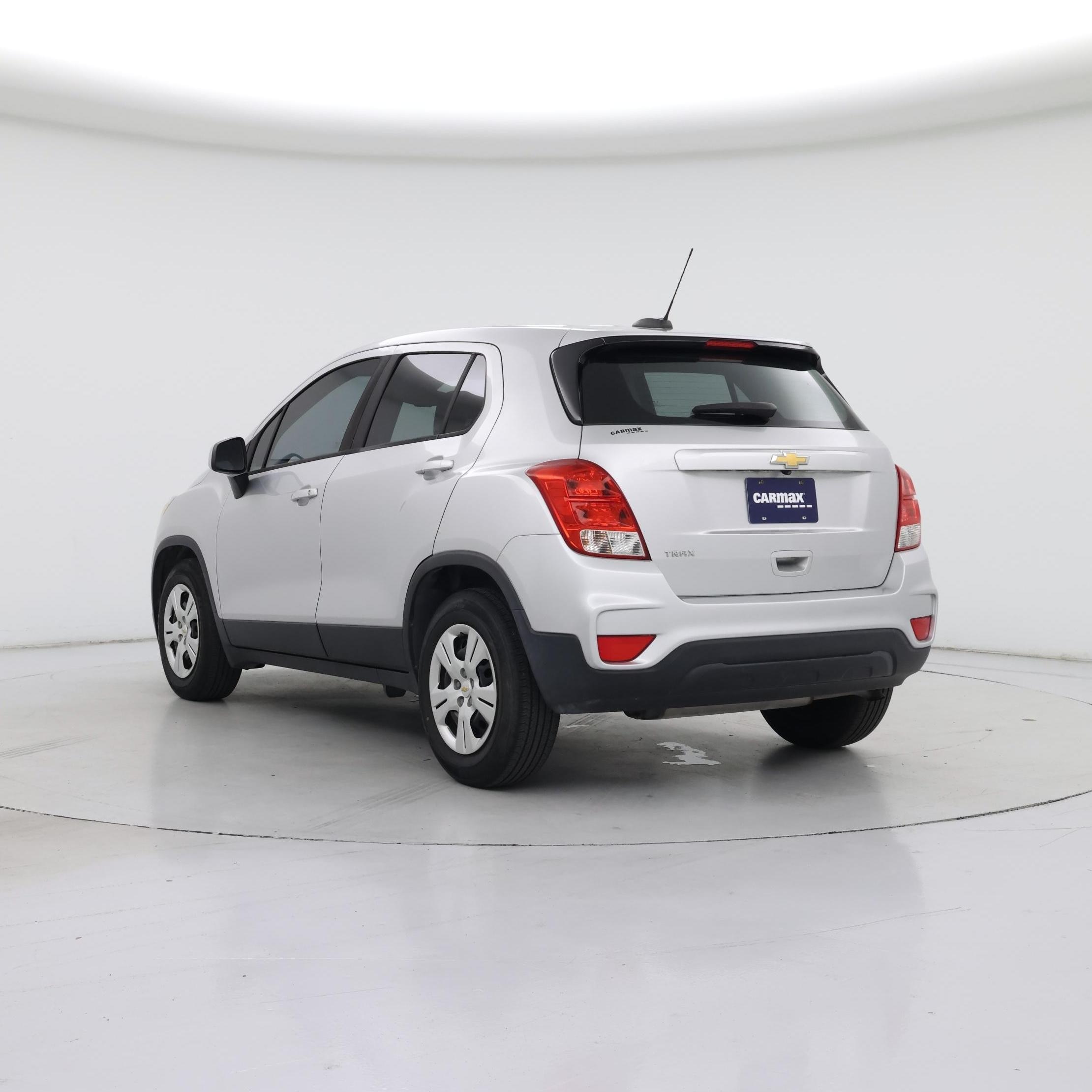 Thumbnail: 2017 Chevrolet Trax - 2