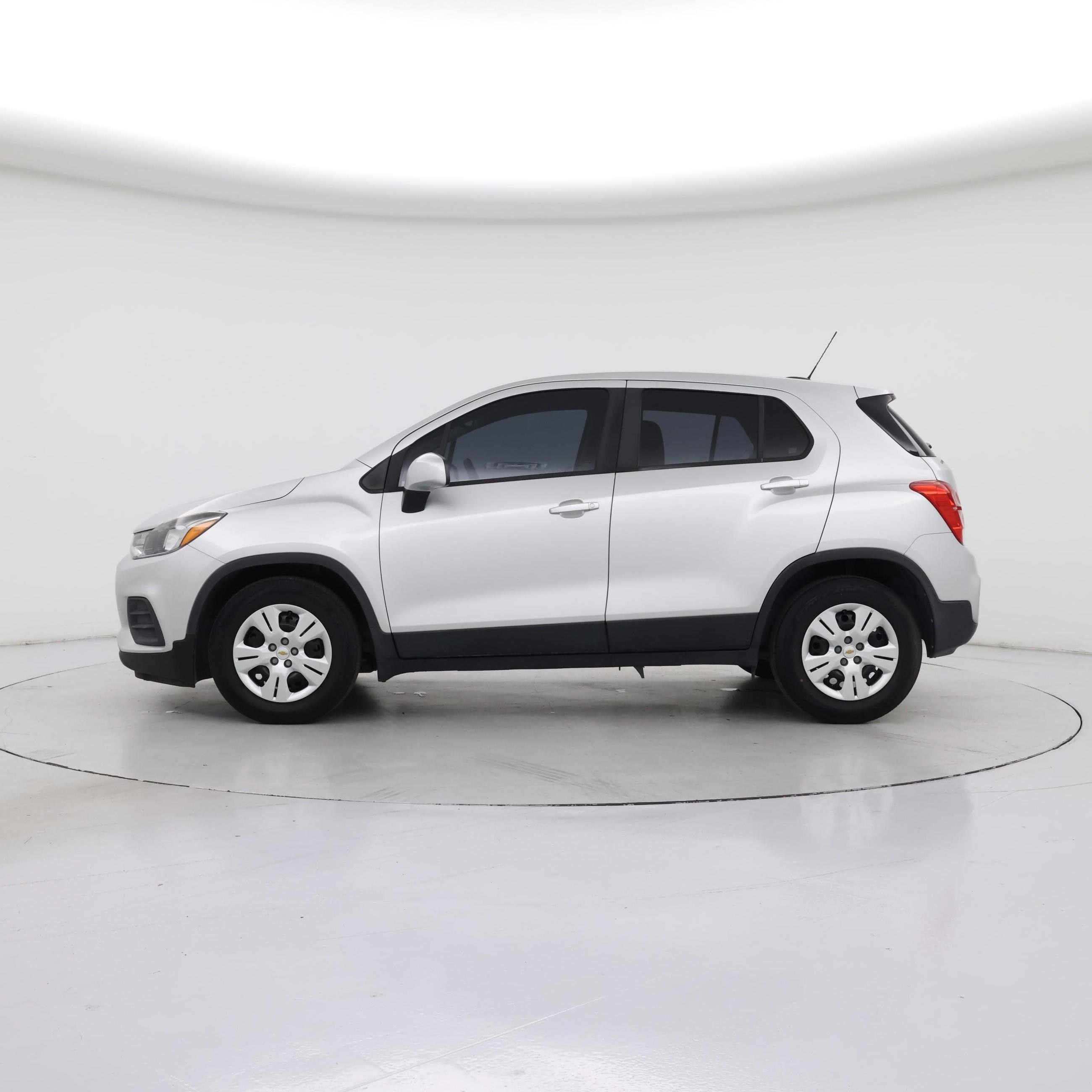 Thumbnail: 2017 Chevrolet Trax - 3