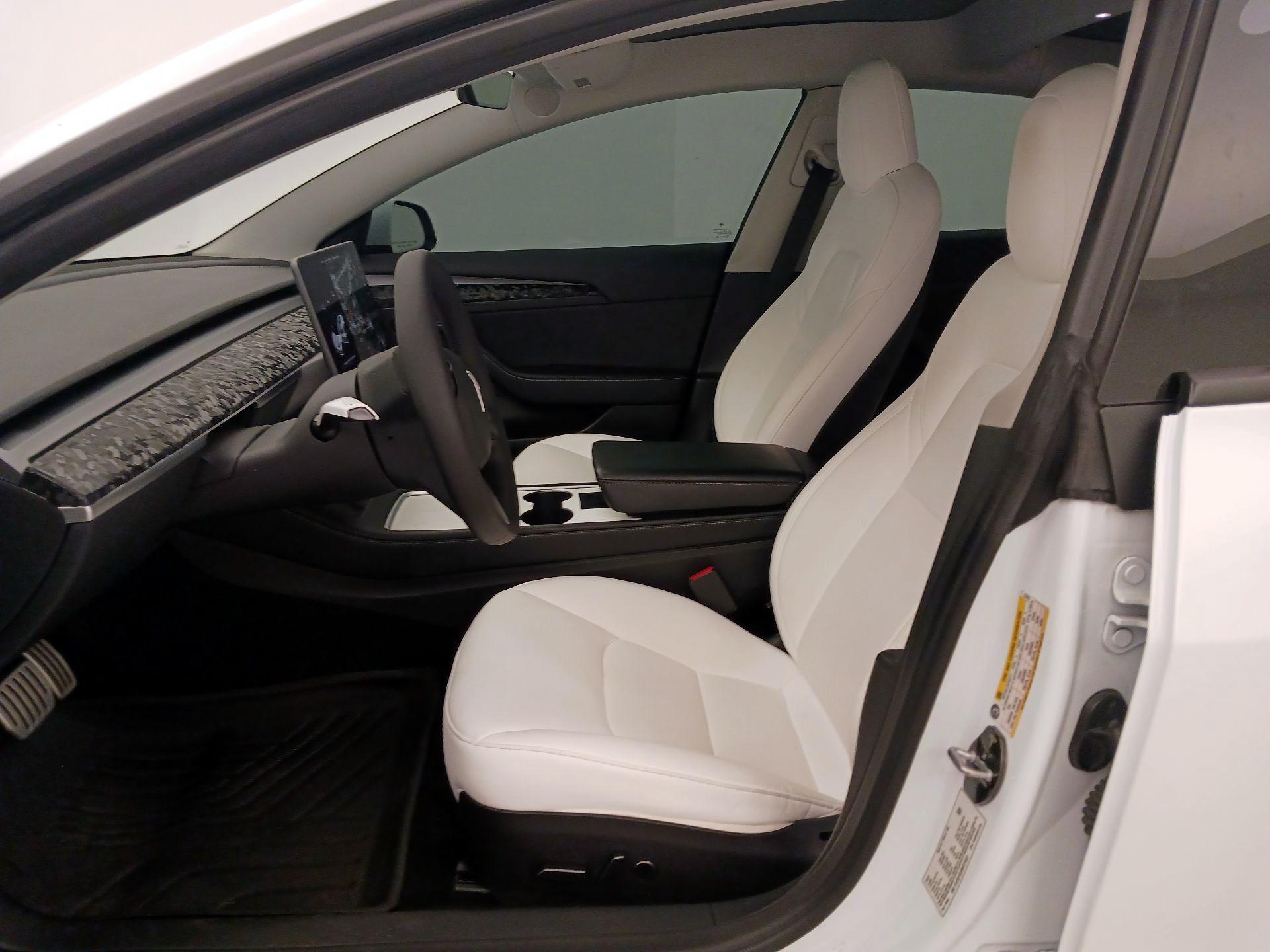 Thumbnail: 2022 Tesla Model 3 - 11