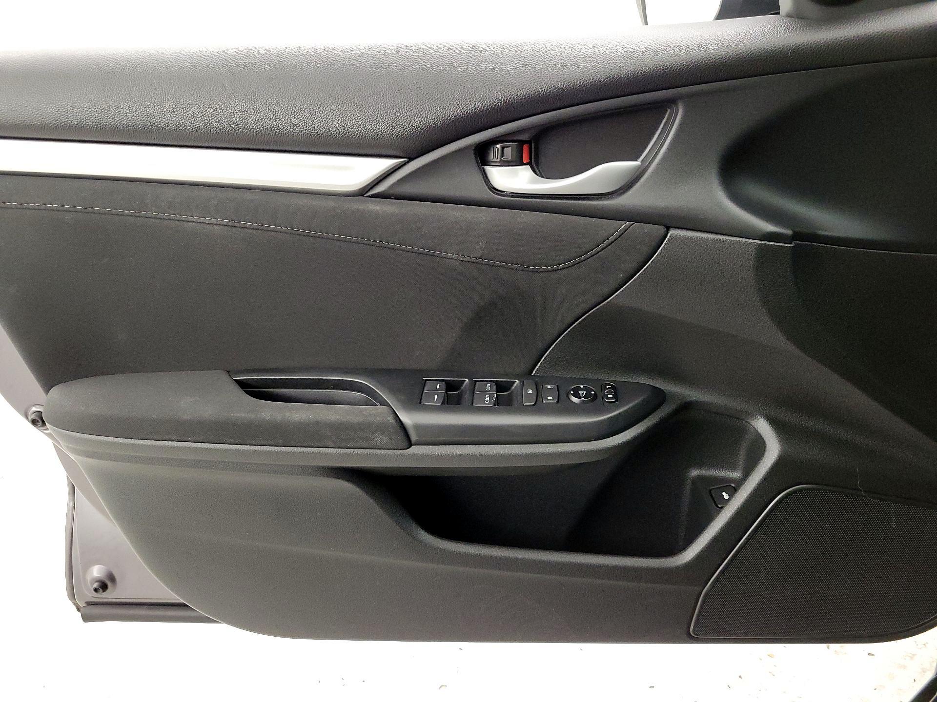 Thumbnail: 2016 Honda Civic - 12