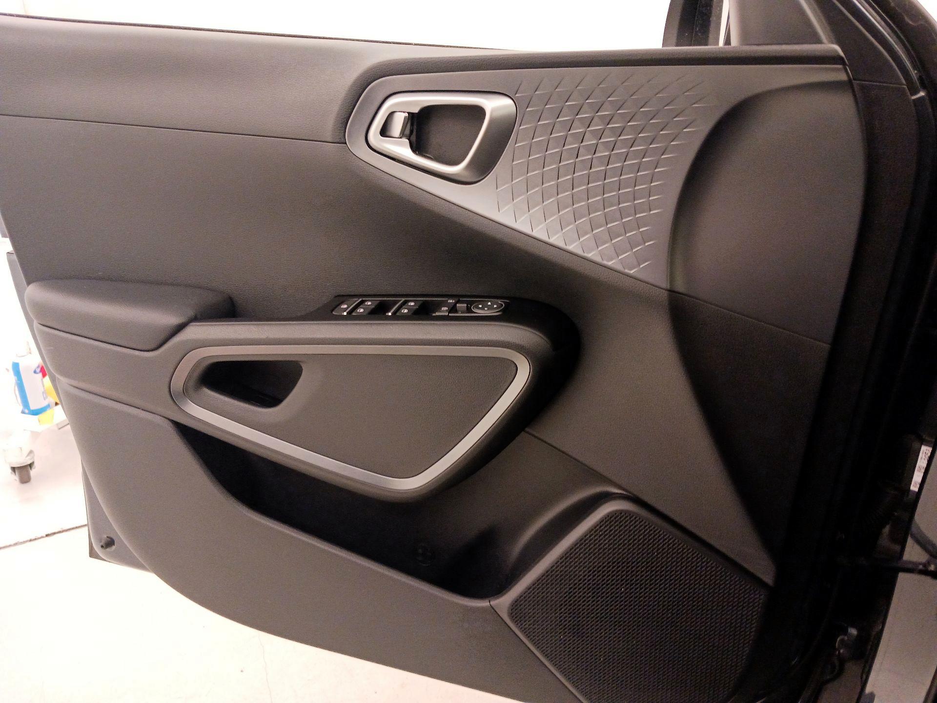 Thumbnail: 2020 Kia Soul - 12