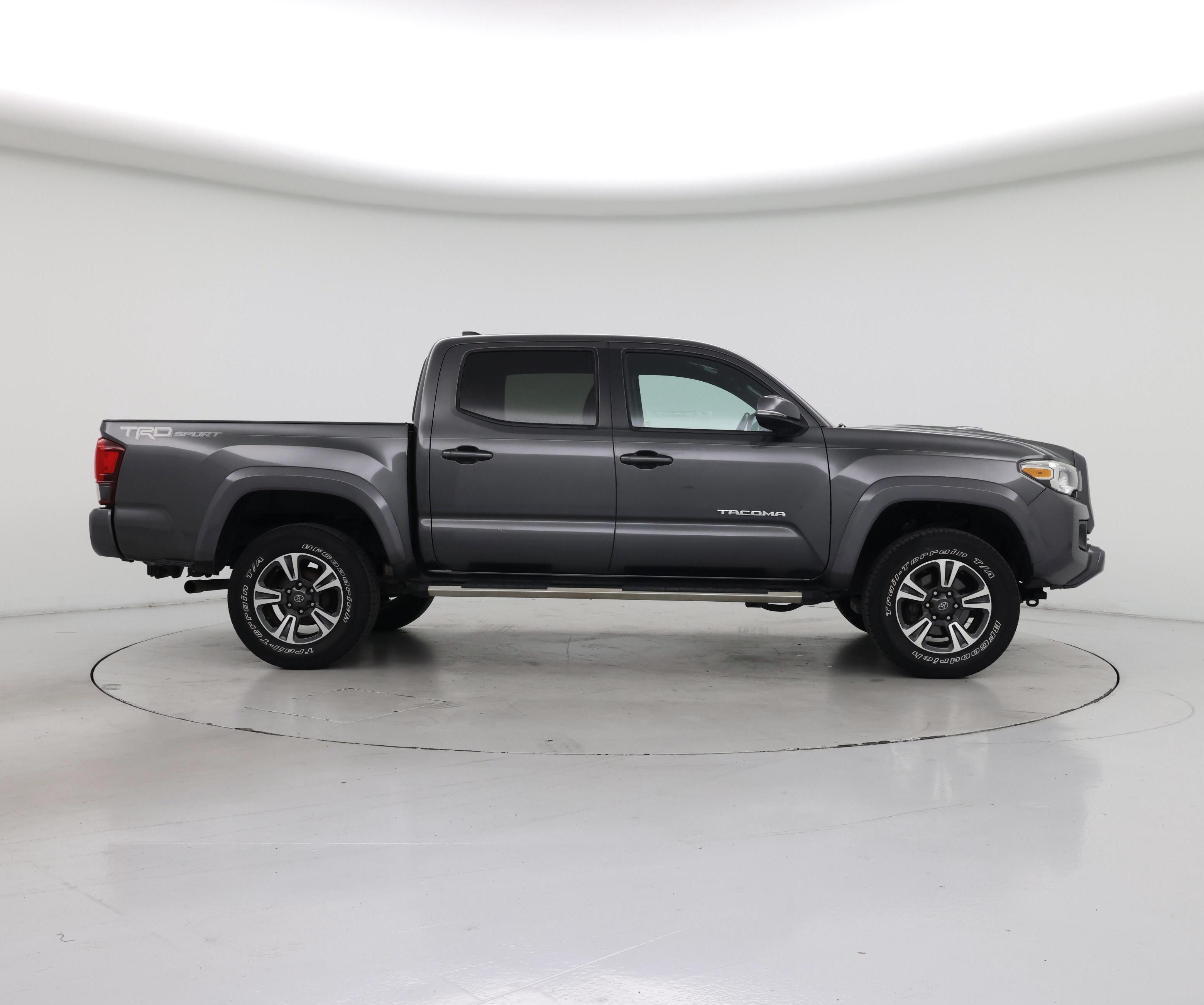 Thumbnail: 2018 Toyota Tacoma - 7