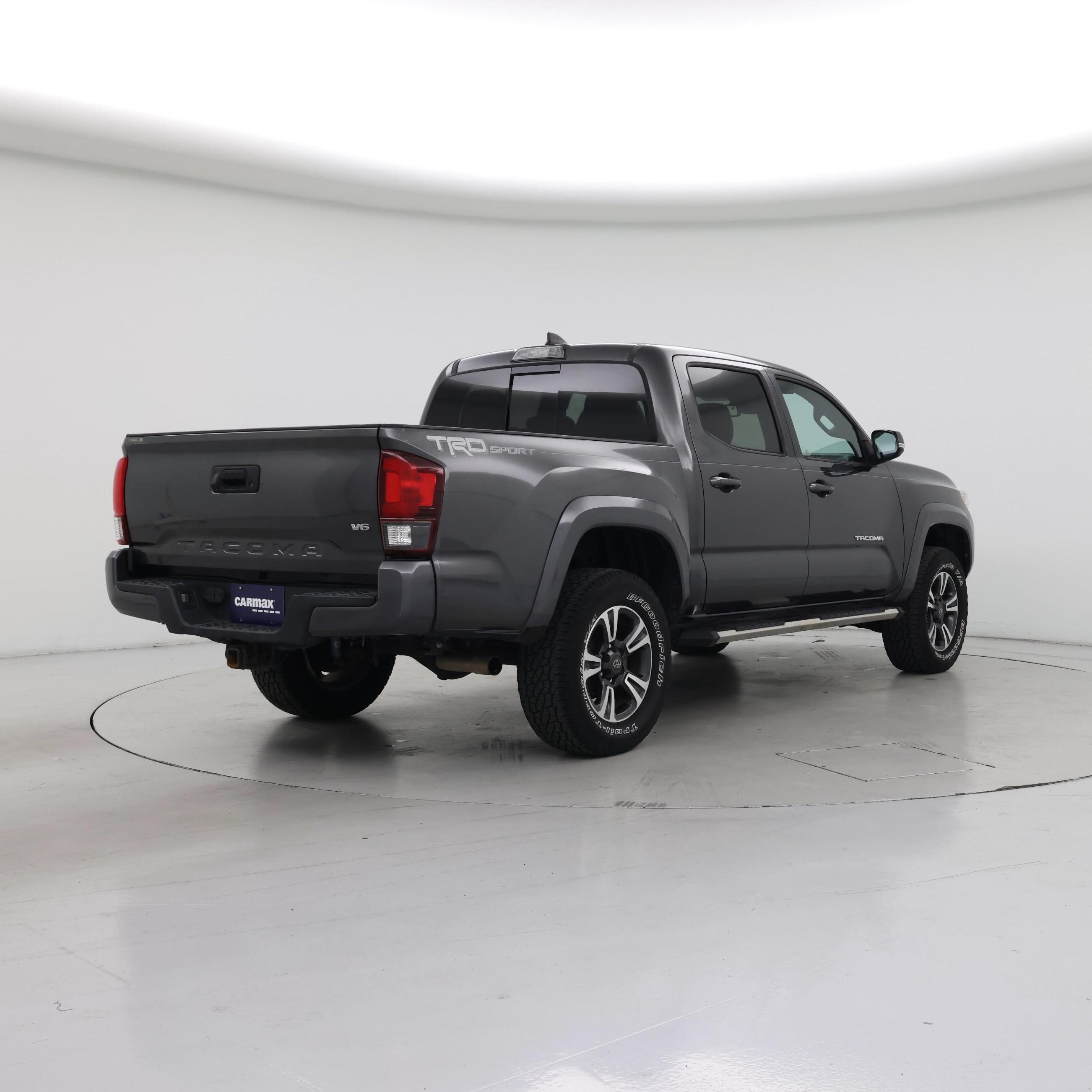 Thumbnail: 2018 Toyota Tacoma - 8